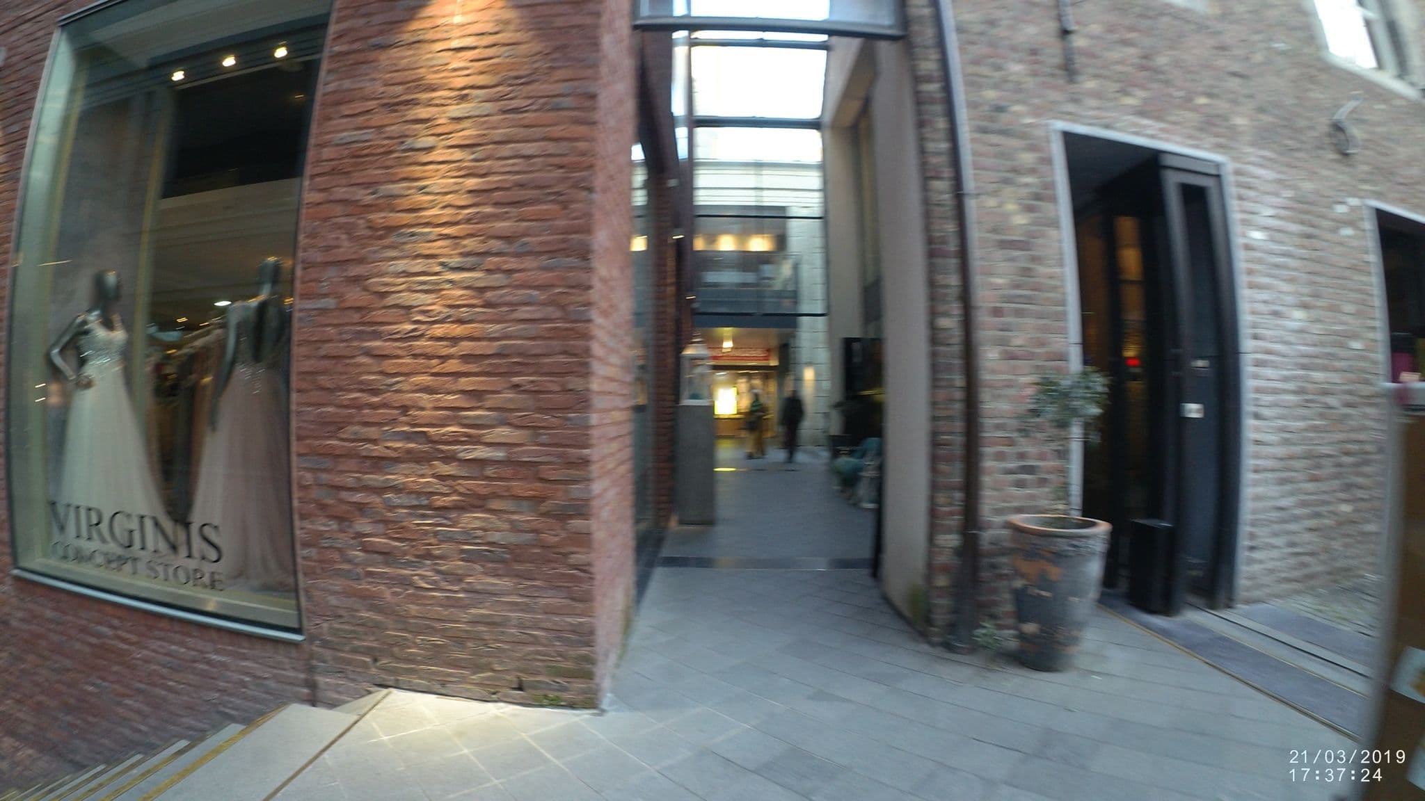 Street view near Hotel Du Casque, Maastricht — © polyglot (CC BY-SA · Mapillary)