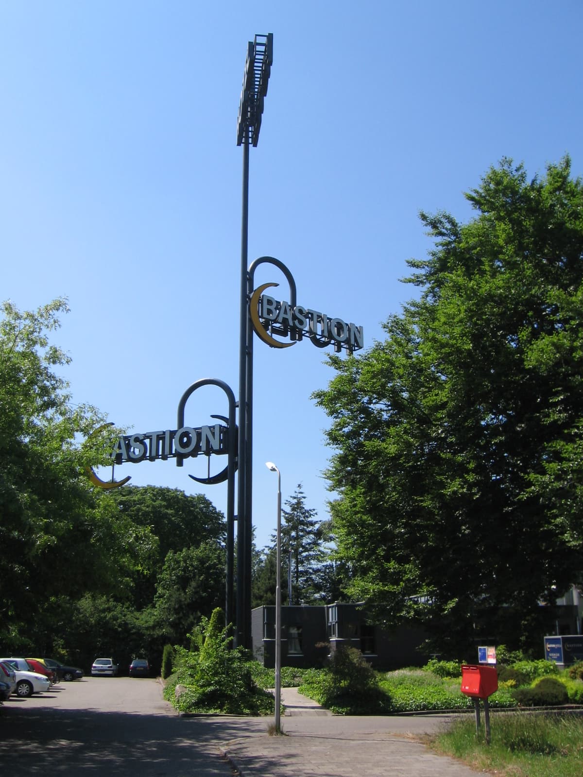 Bastion Hotel Bussum Hilversum (via Wikimedia Commons, CC BY-SA 3.0)