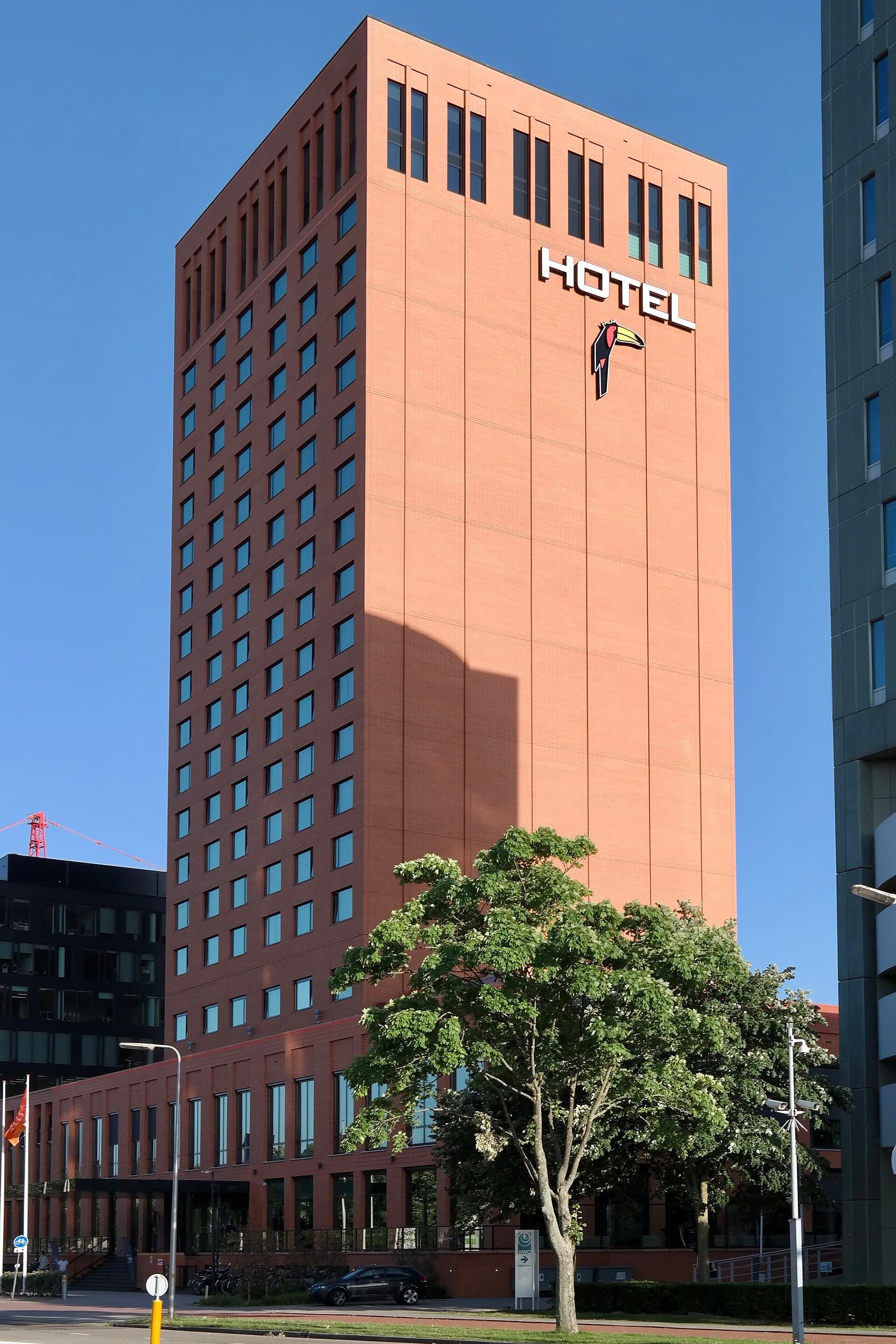 Van der Valk Hotel Utrecht (via Wikimedia Commons, CC BY-SA 4.0)