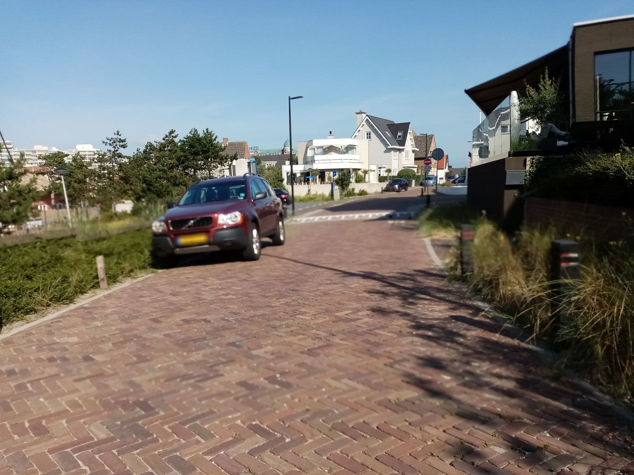 Street view near Hogerhuys, Noordwijk-Binnen — © micmin1972 (CC BY-SA · Mapillary)
