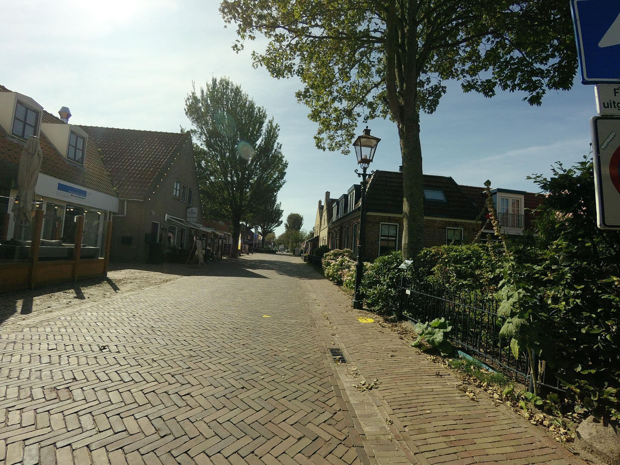 Street view near Van Heeckeren Hotel, Nes — © ankeric (CC BY-SA · Mapillary)