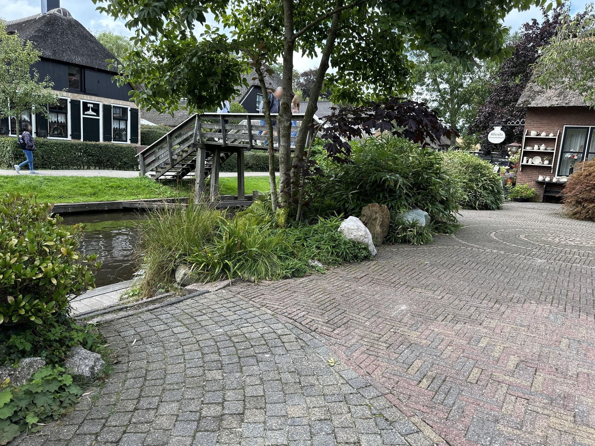Street view near B&B and Boat rental Mol/Groenewegen, Giethoorn — © b_nny (CC BY-SA · Mapillary)