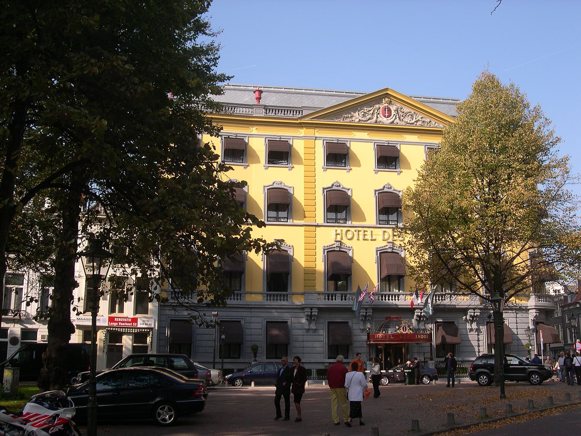 Hotel des Indes (via Wikimedia Commons, CC BY-SA 3.0)