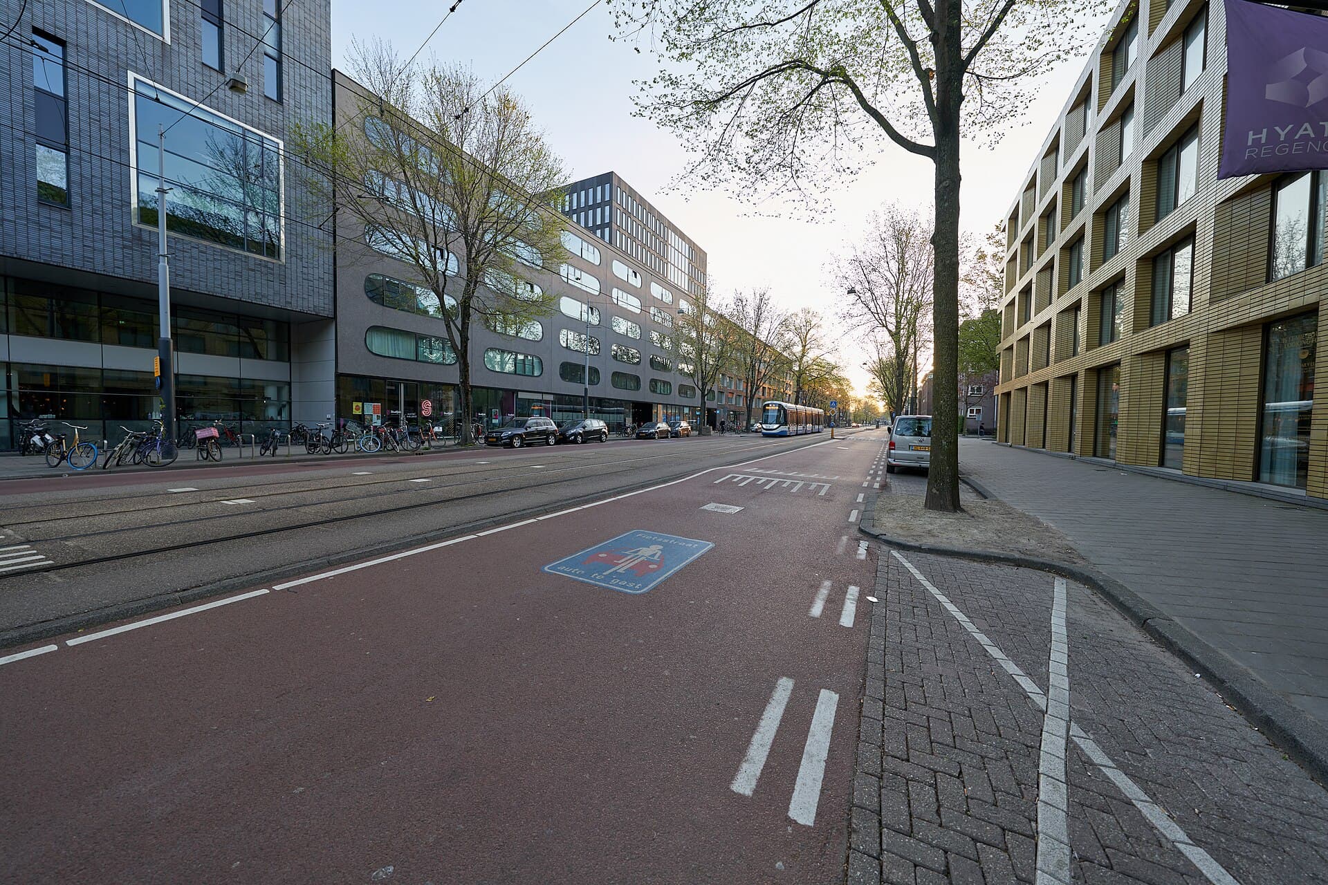 Hyatt Regency Amsterdam (via Wikimedia Commons, CC BY 2.0)