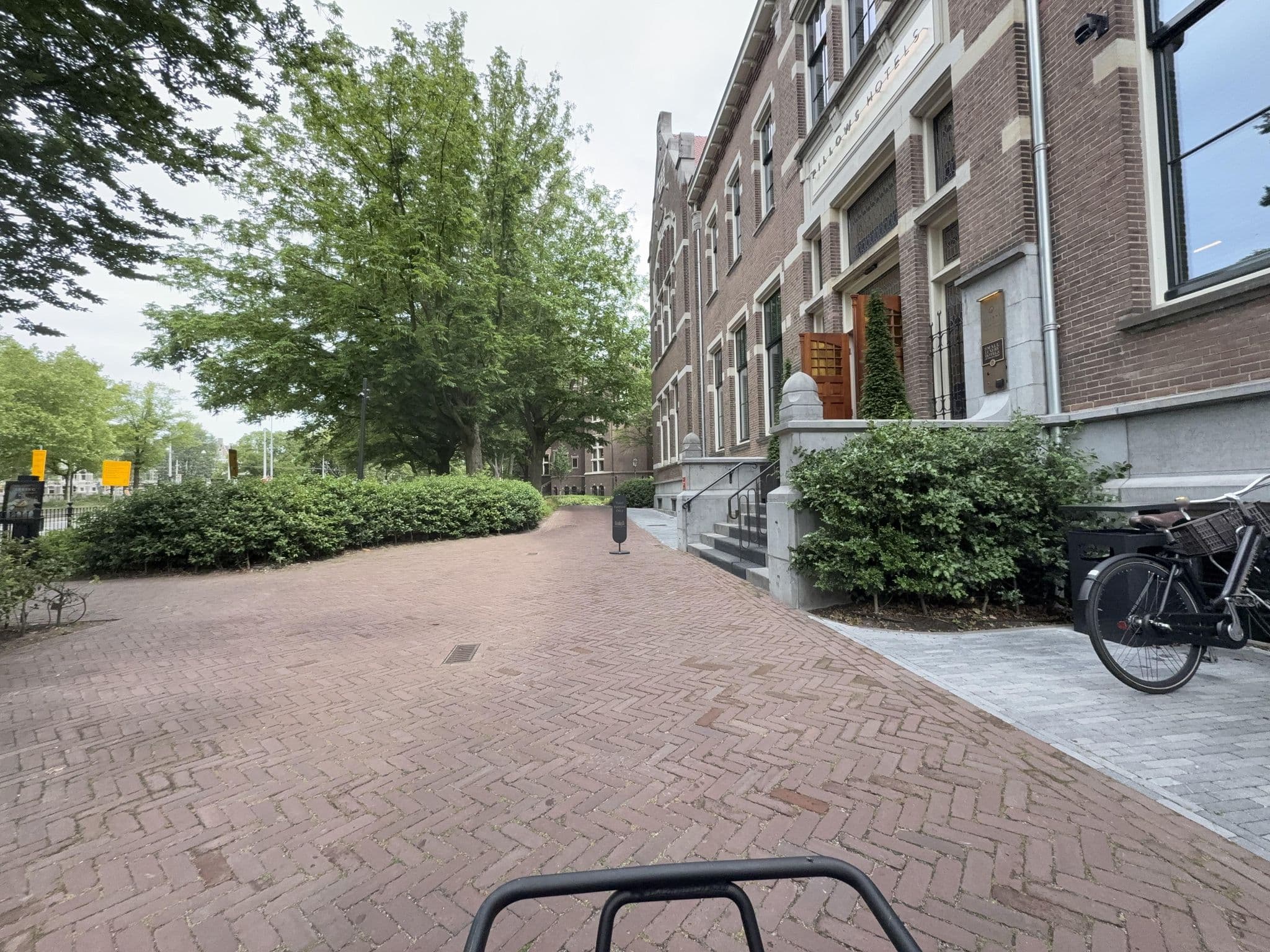 Street view near Pillows Hotel, Dapperbuurt — © ottor (CC BY-SA · Mapillary)