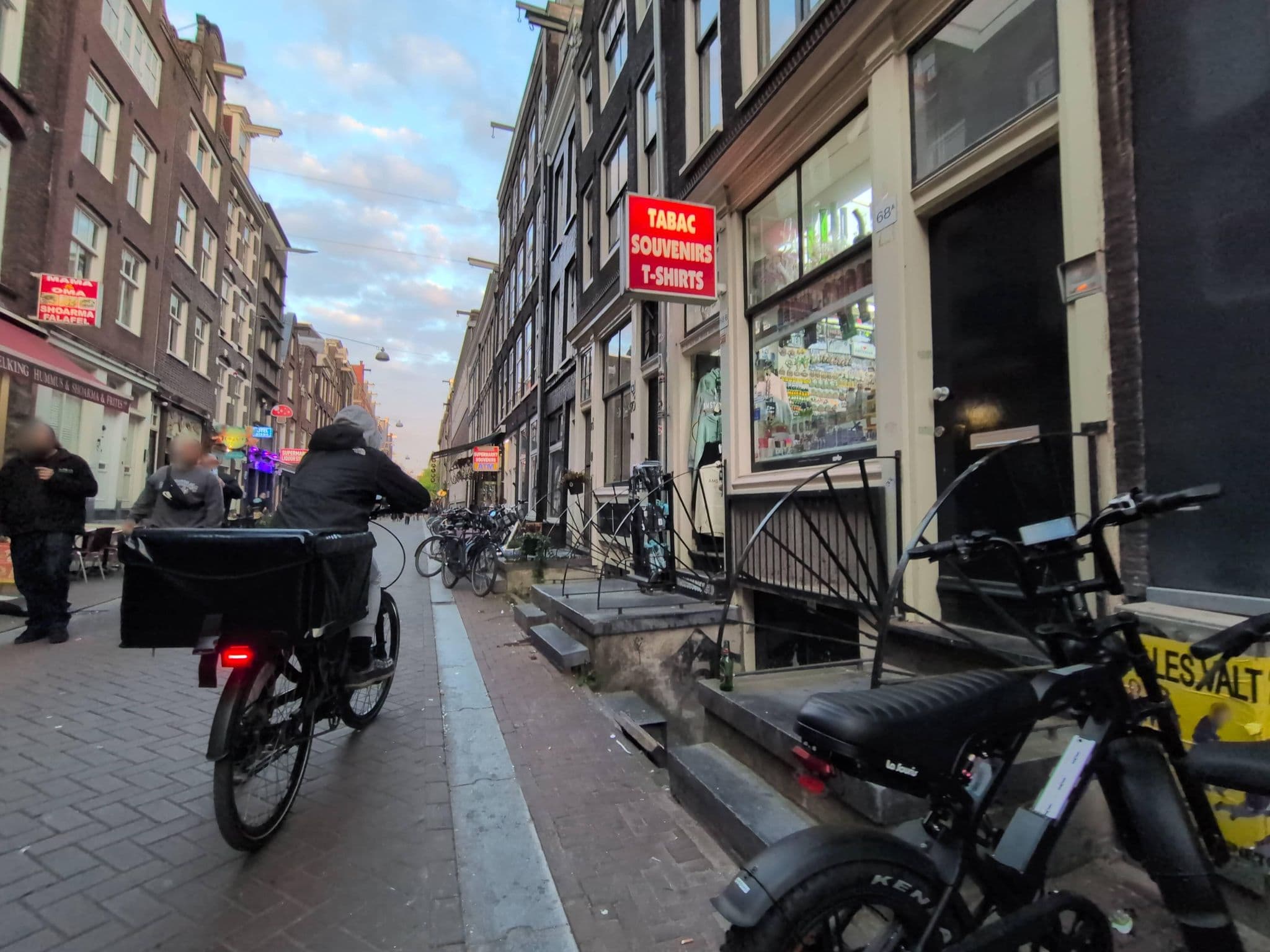 Street view near Uptown Amsterdam, Amsterdam — © hautetension08 (CC BY-SA · Mapillary)