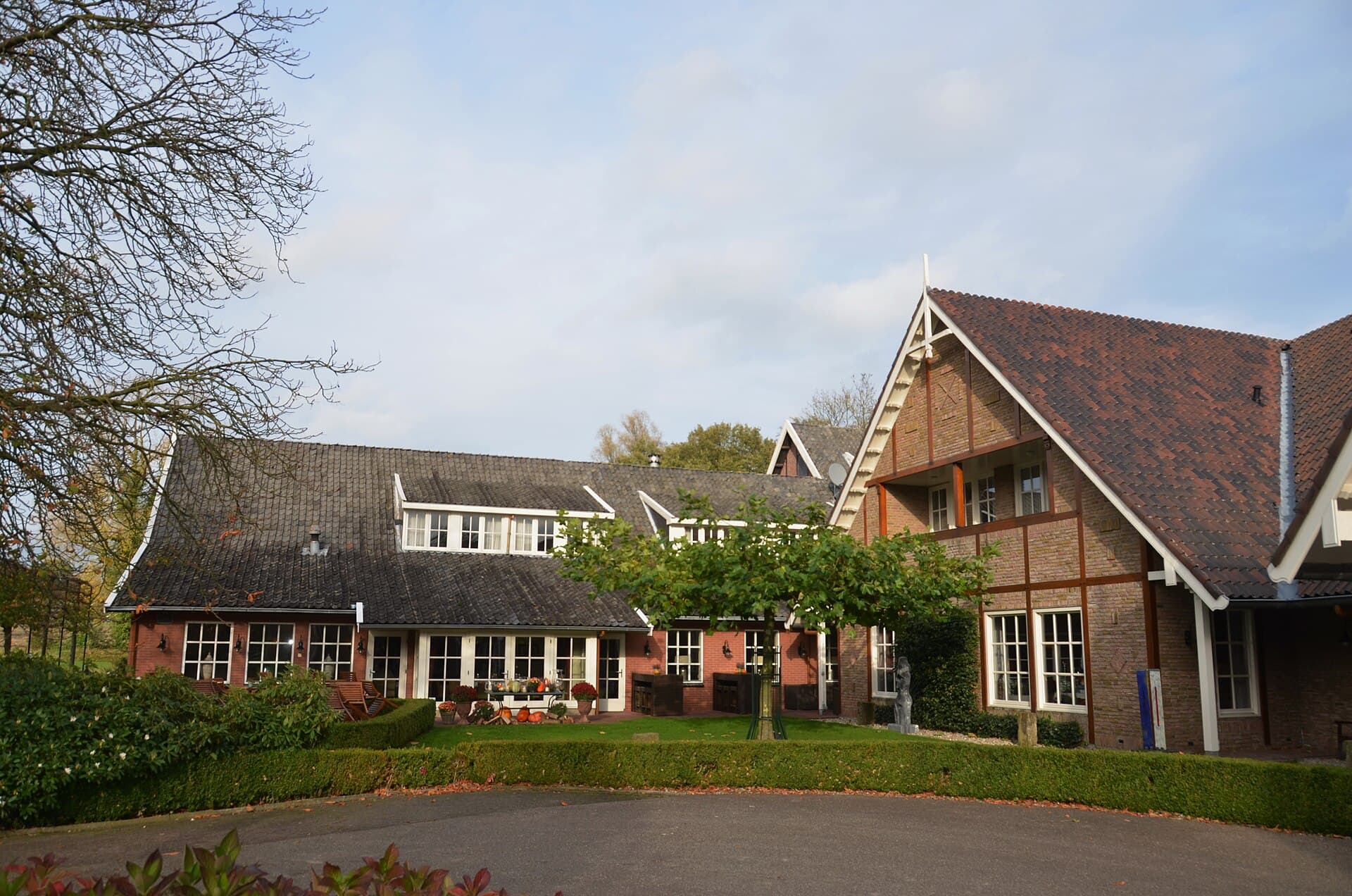 Landhuishotel De Bloemenbeek (via Wikimedia Commons, CC BY 3.0)