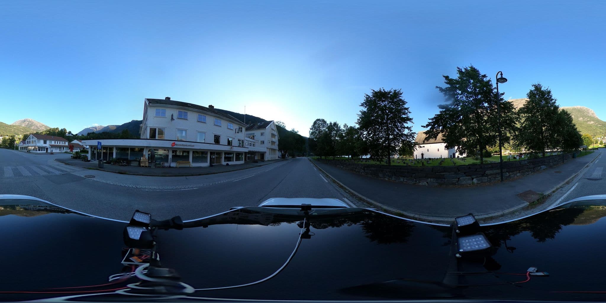 Street view near Kinsarvik Fjordhotel, Ulvik — © catoandersen (CC BY-SA · Mapillary)