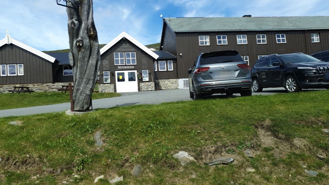 Street view near Bessheim Fjellstue, Fossbergom — © pbb (CC BY-SA · Mapillary)