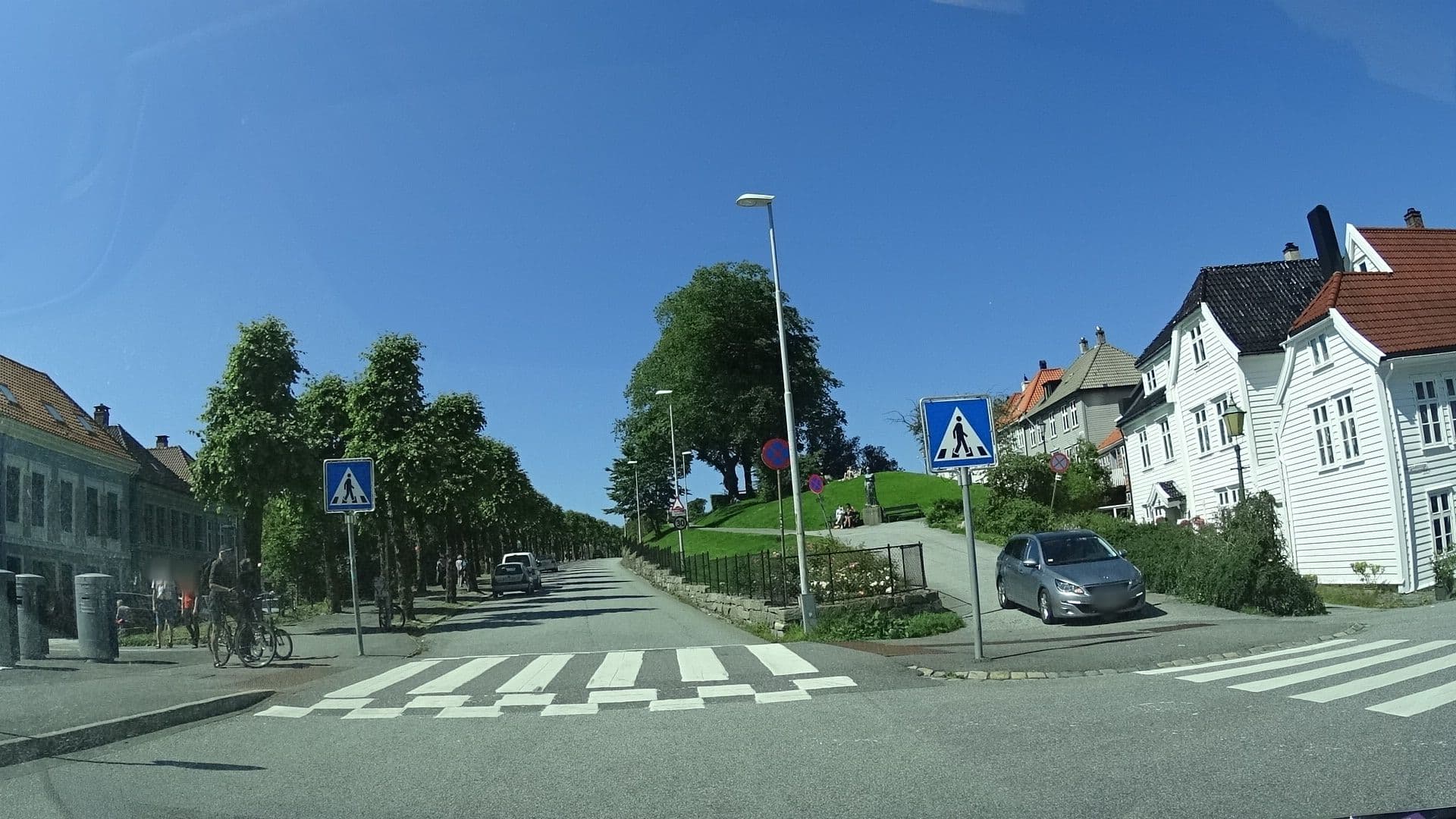 Street view near Det Lille Gjestehus, Bergen — © kino (CC BY-SA · Mapillary)