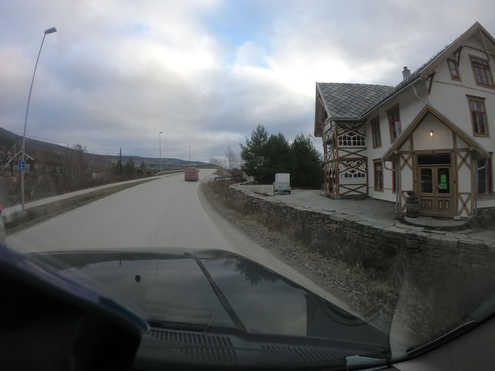 Street view near Harpefoss hotell, Vinstra — © erlingskar (CC BY-SA · Mapillary)
