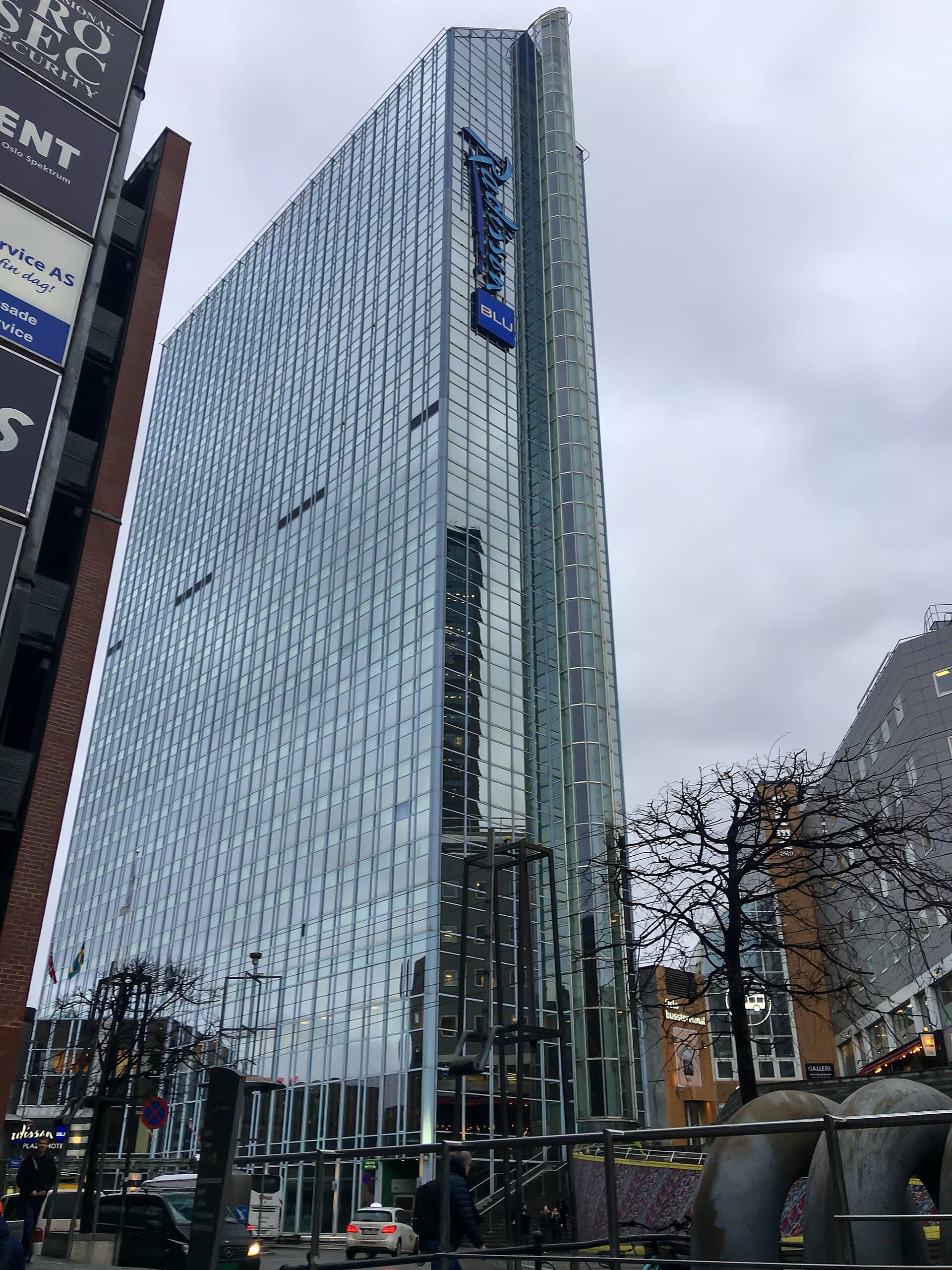 Radisson Blu Plaza Hotel, Oslo (via Wikimedia Commons, CC BY-SA 4.0)
