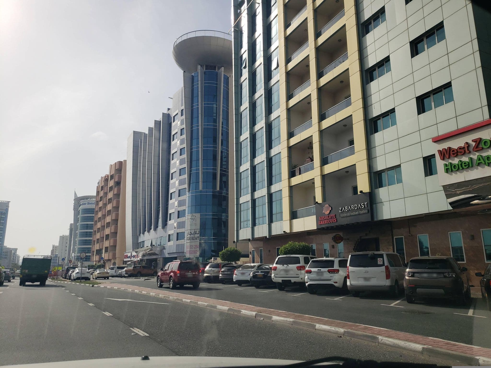 Street view near West Zone Plaza Hotel Apartments, Mankhūl — © mapfool (CC BY-SA · Mapillary)
