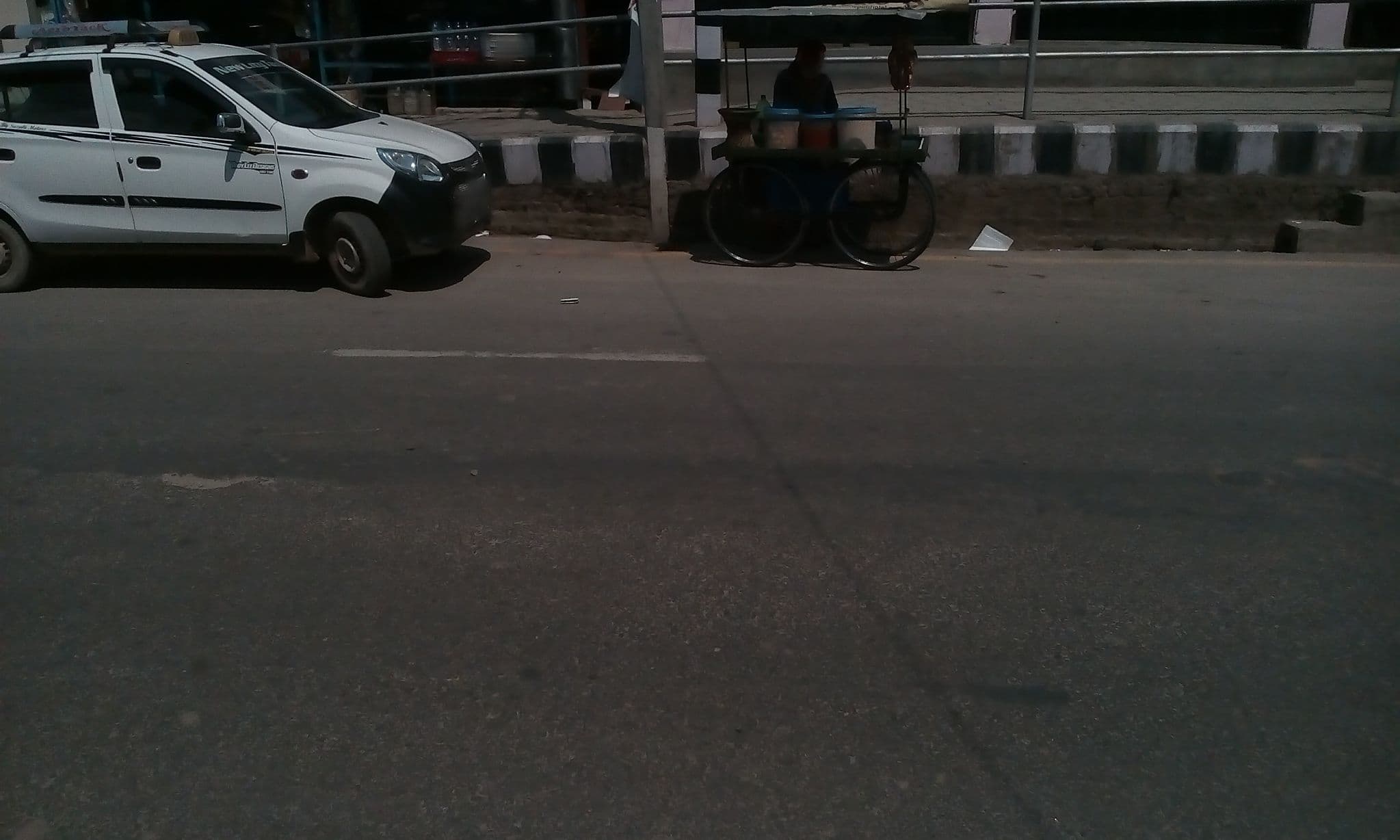 Street view near Hotel Anupam, Chapali̇̄ Bhaḍrakāli̇̄