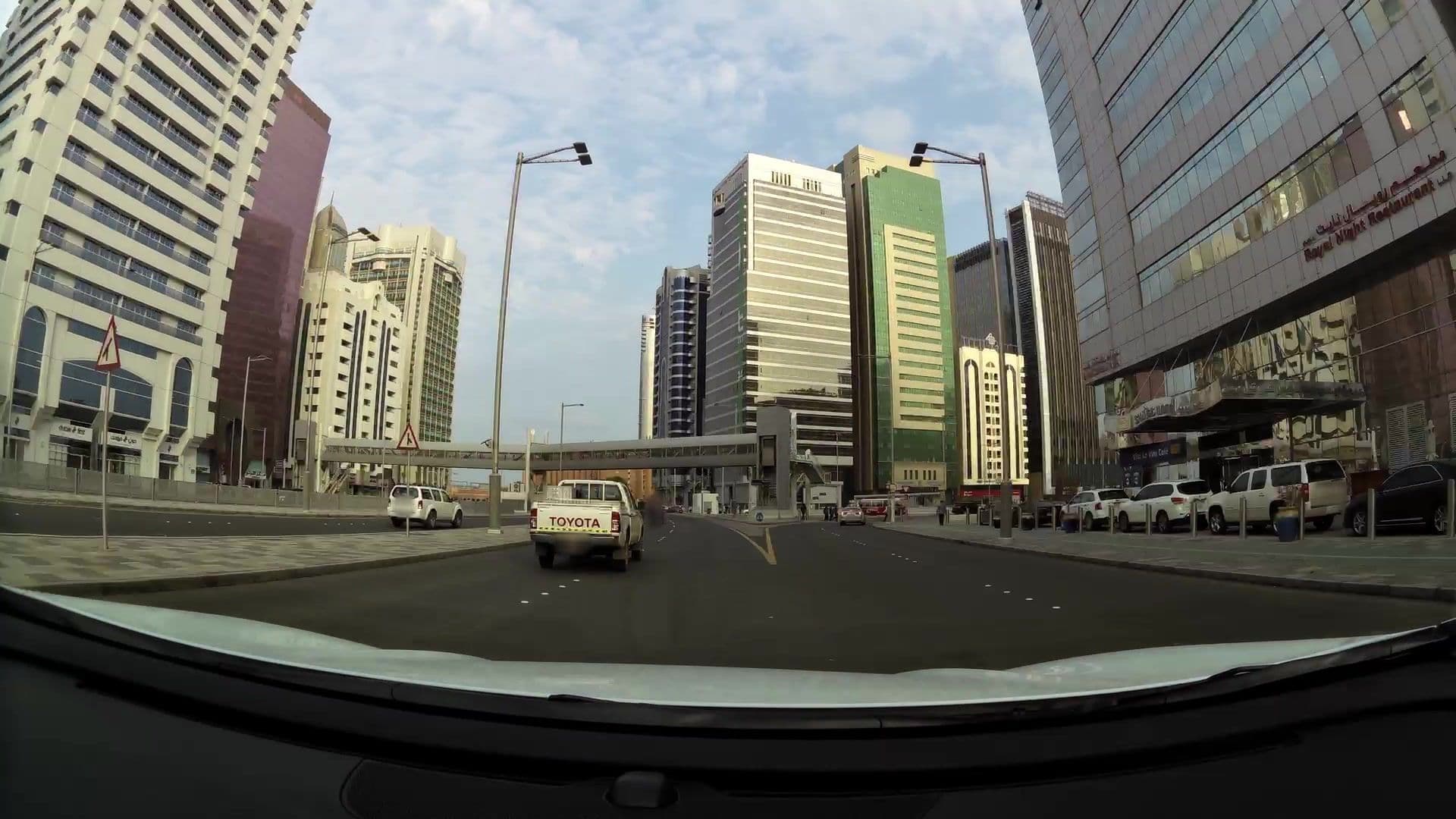 Street view near Swiss-Belhotel Corniche, Abu Dhabi — © kaartcam (CC BY-SA · Mapillary)