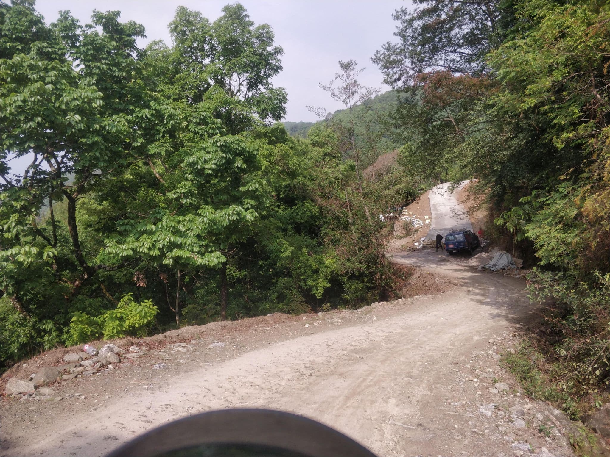 Street view near Hotel Mount D.J., Chapali̇̄ Bhaḍrakāli̇̄