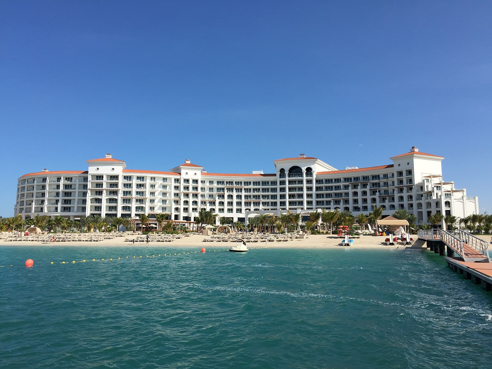 Waldorf Astoria Dubai Palm Jumeirah (via Wikimedia Commons, CC BY 2.0)