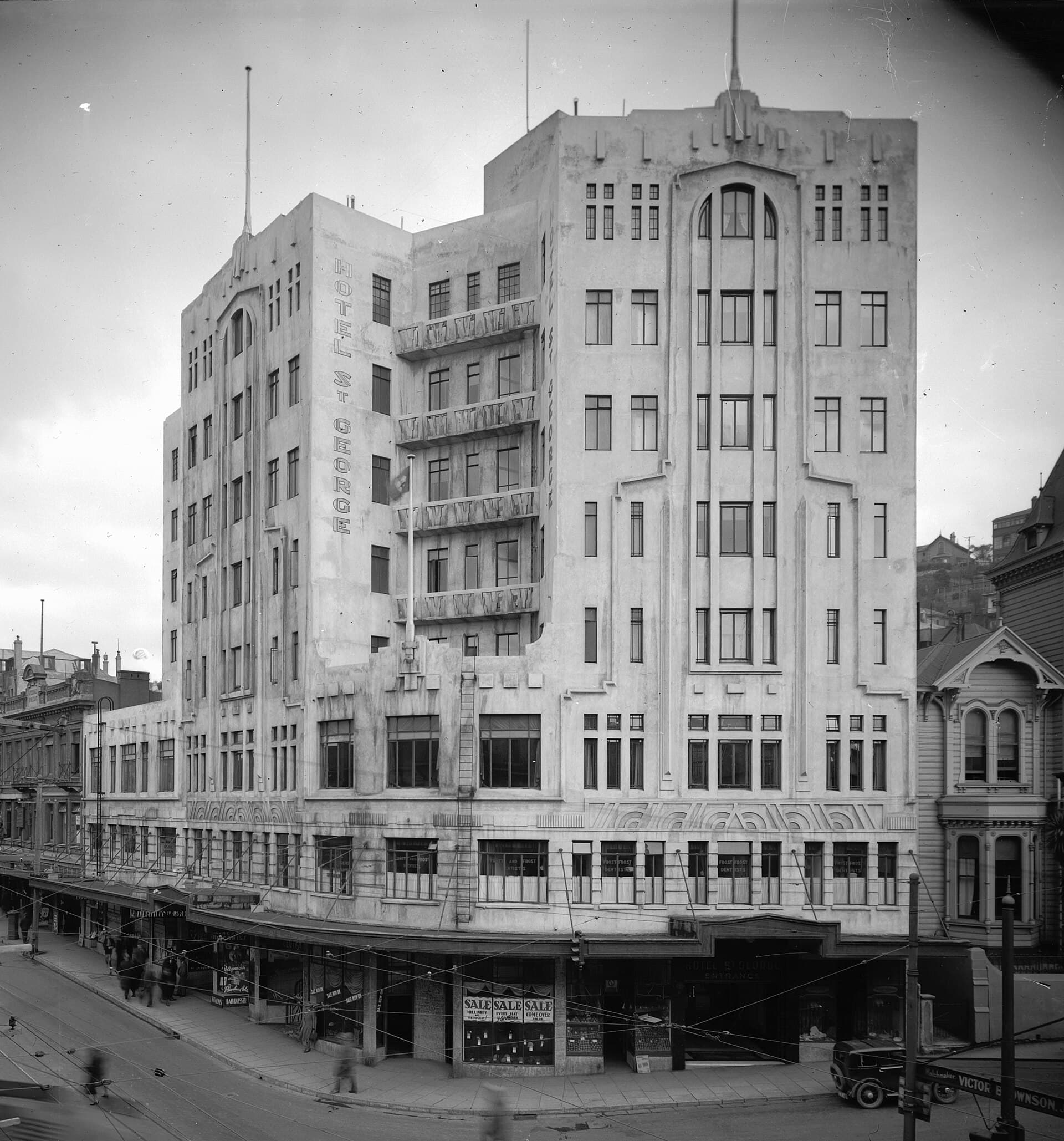 Hotel St. George (via Wikimedia Commons, No restrictions)