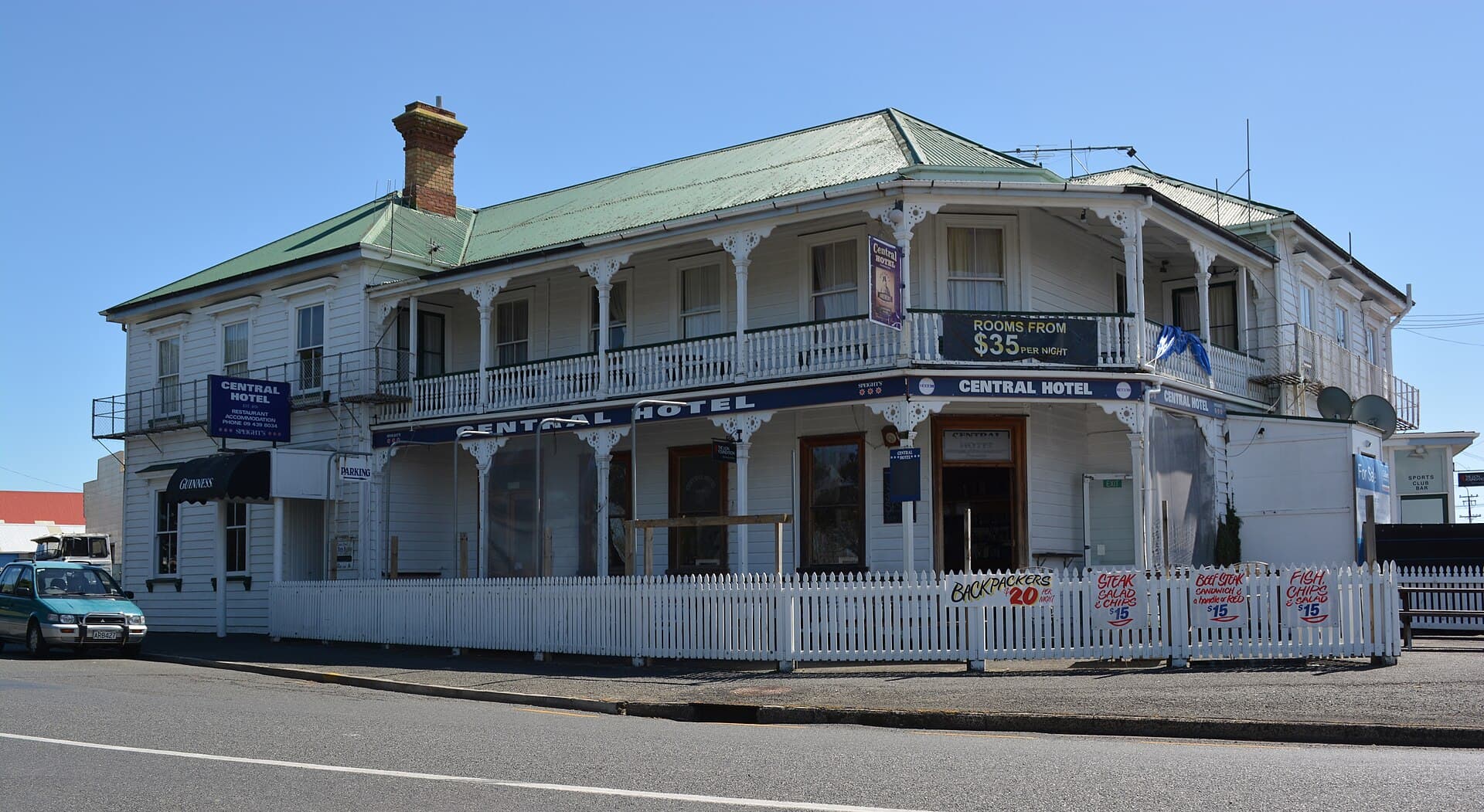 Central Hotel (via Wikimedia Commons, CC BY 2.0)