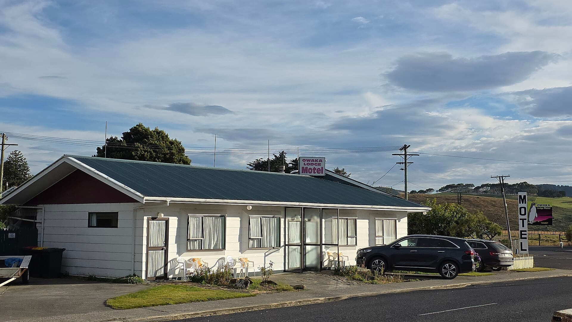 Owaka Lodge Motel (via Wikimedia Commons, CC BY-SA 3.0)