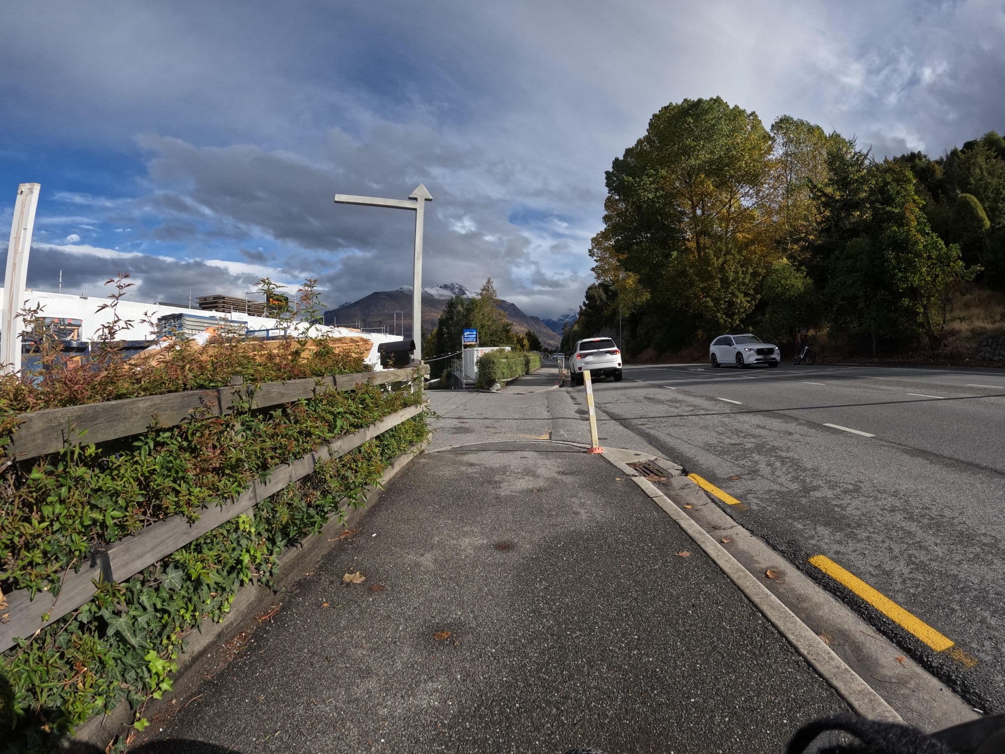 Street view near Oaks Shores, Queenstown — © skillsy (CC BY-SA · Mapillary)