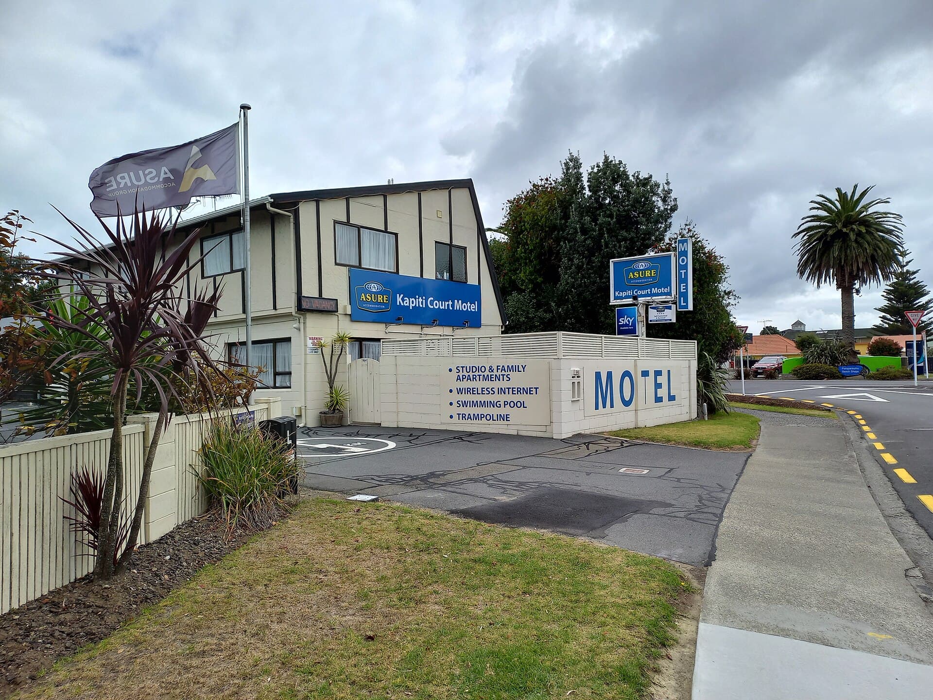 Kapiti Court (via Wikimedia Commons, CC BY-SA 3.0)