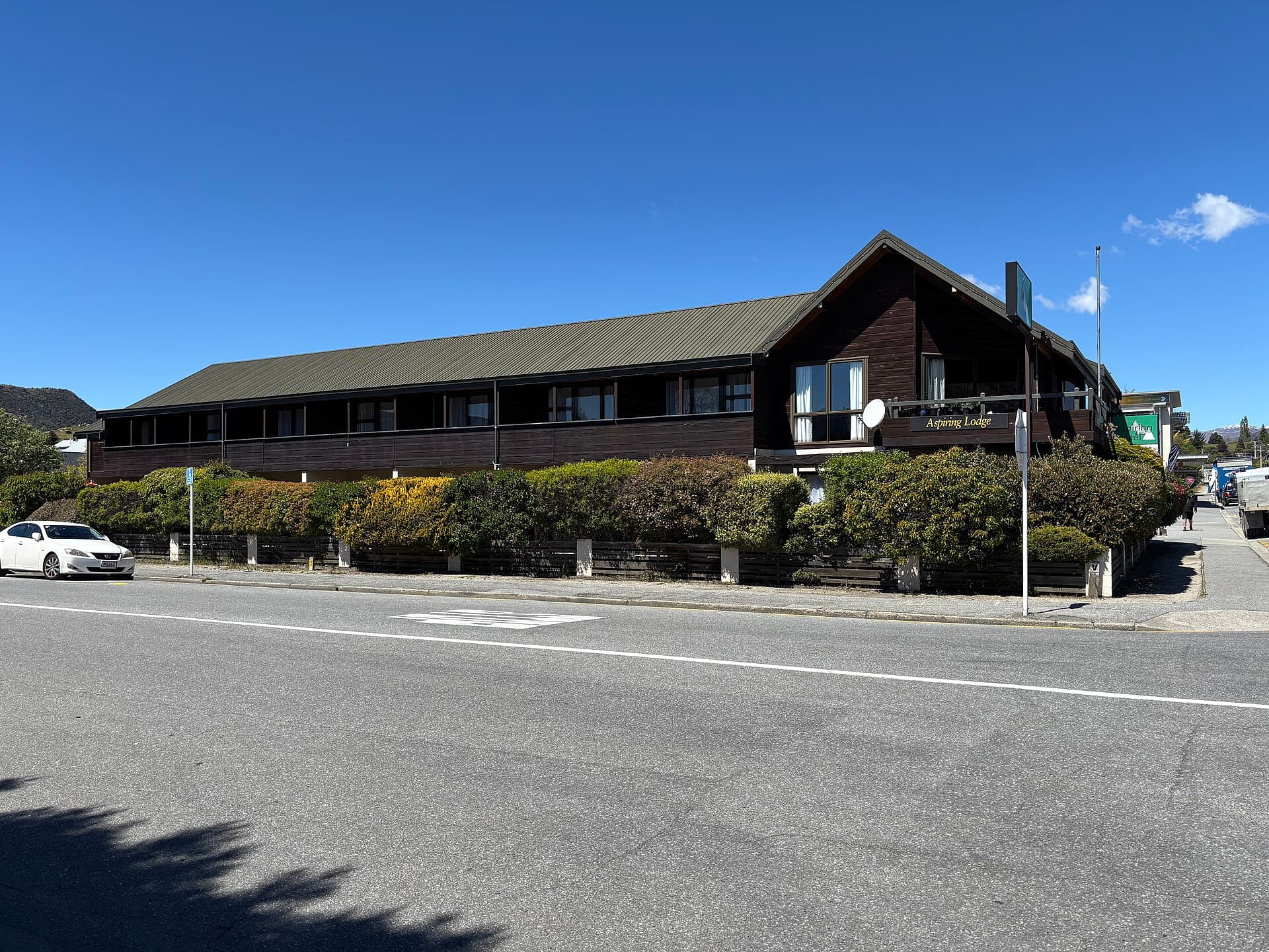 Aspiring Lodge Motel (via Wikimedia Commons, CC0)
