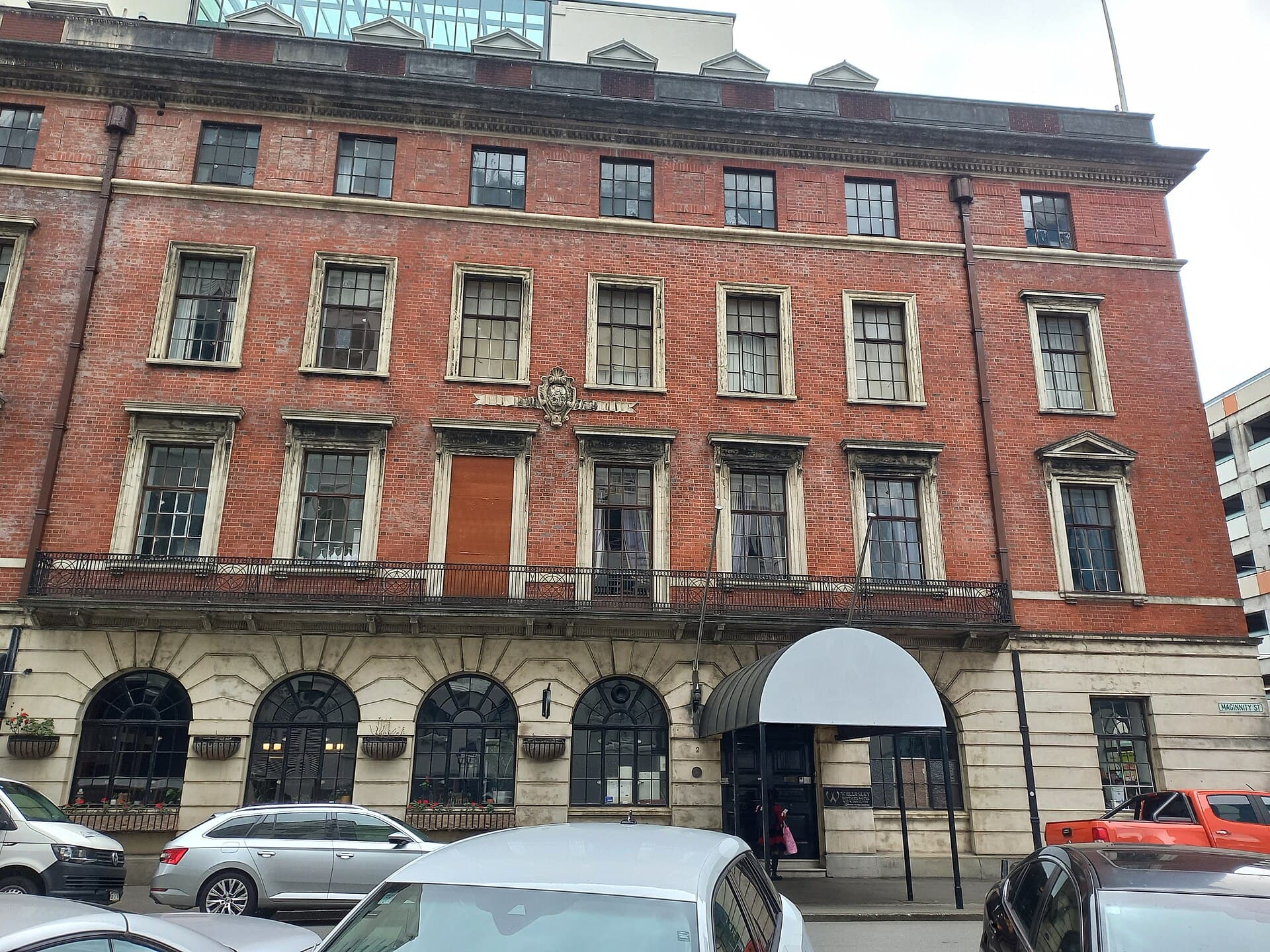 Wellesley Boutique Hotel (via Wikimedia Commons, CC BY-SA 3.0)
