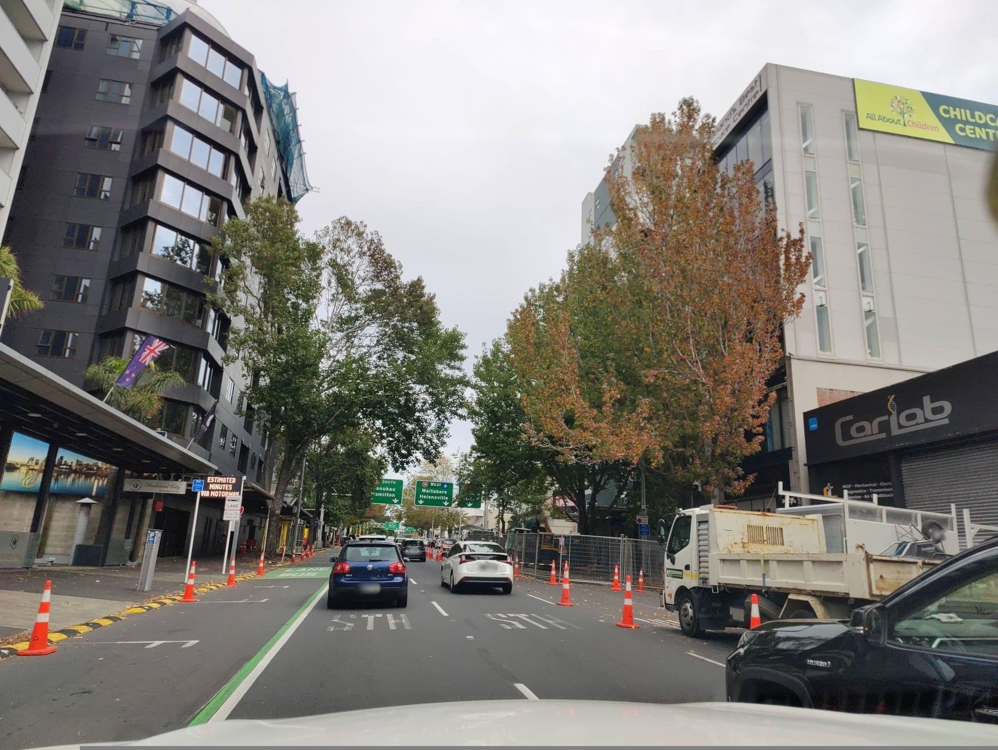 Street view near VR Auckland City, Auckland — © elphix (CC BY-SA · Mapillary)