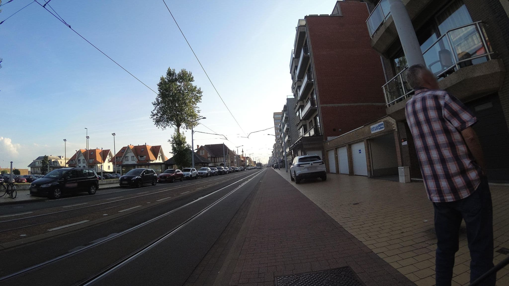 Street view near De Zeebries, Middelkerke — © teddy73 (CC BY-SA · Mapillary)