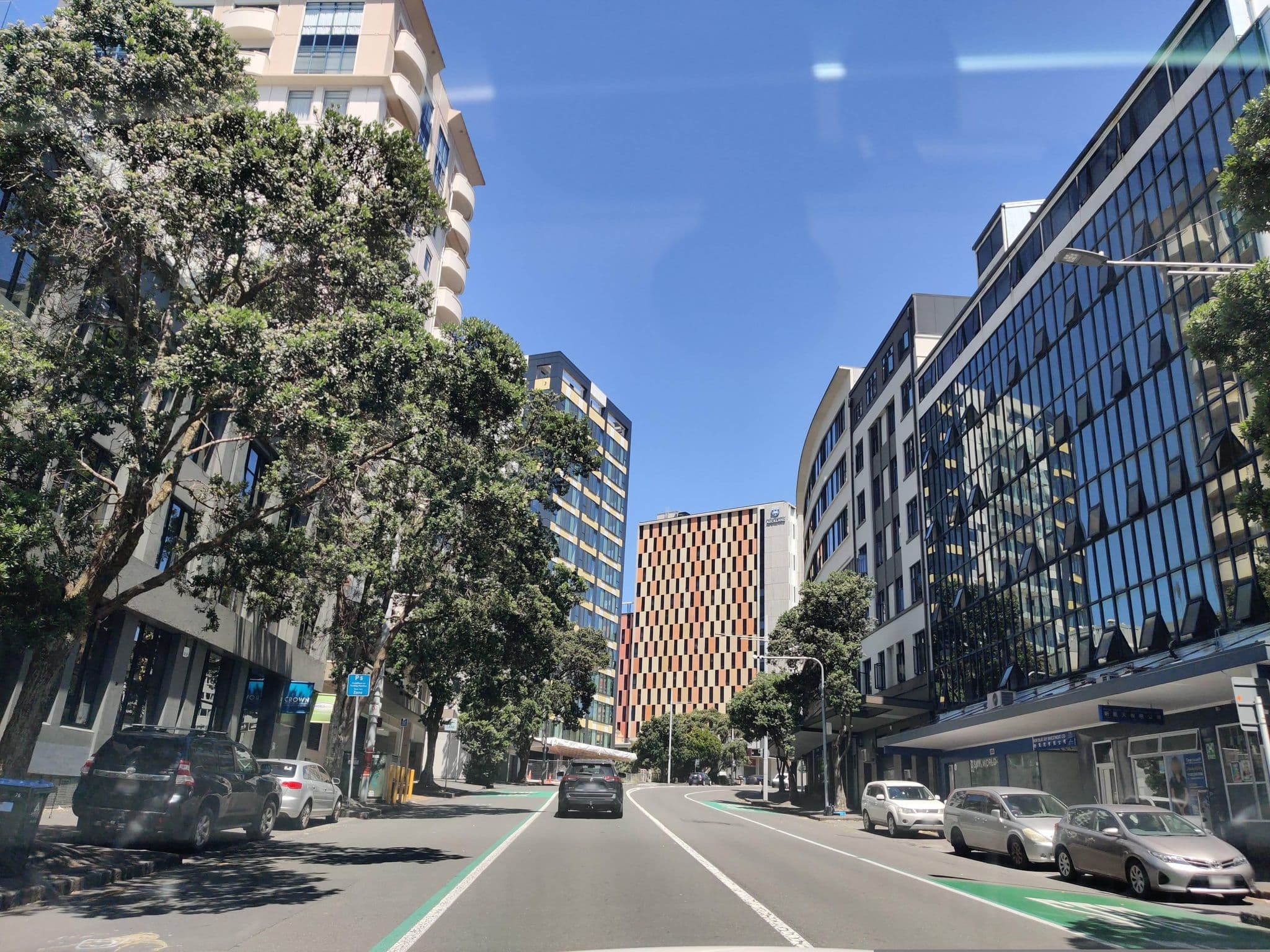 Street view near Oceanic Hostel, Auckland — © elphix (CC BY-SA · Mapillary)