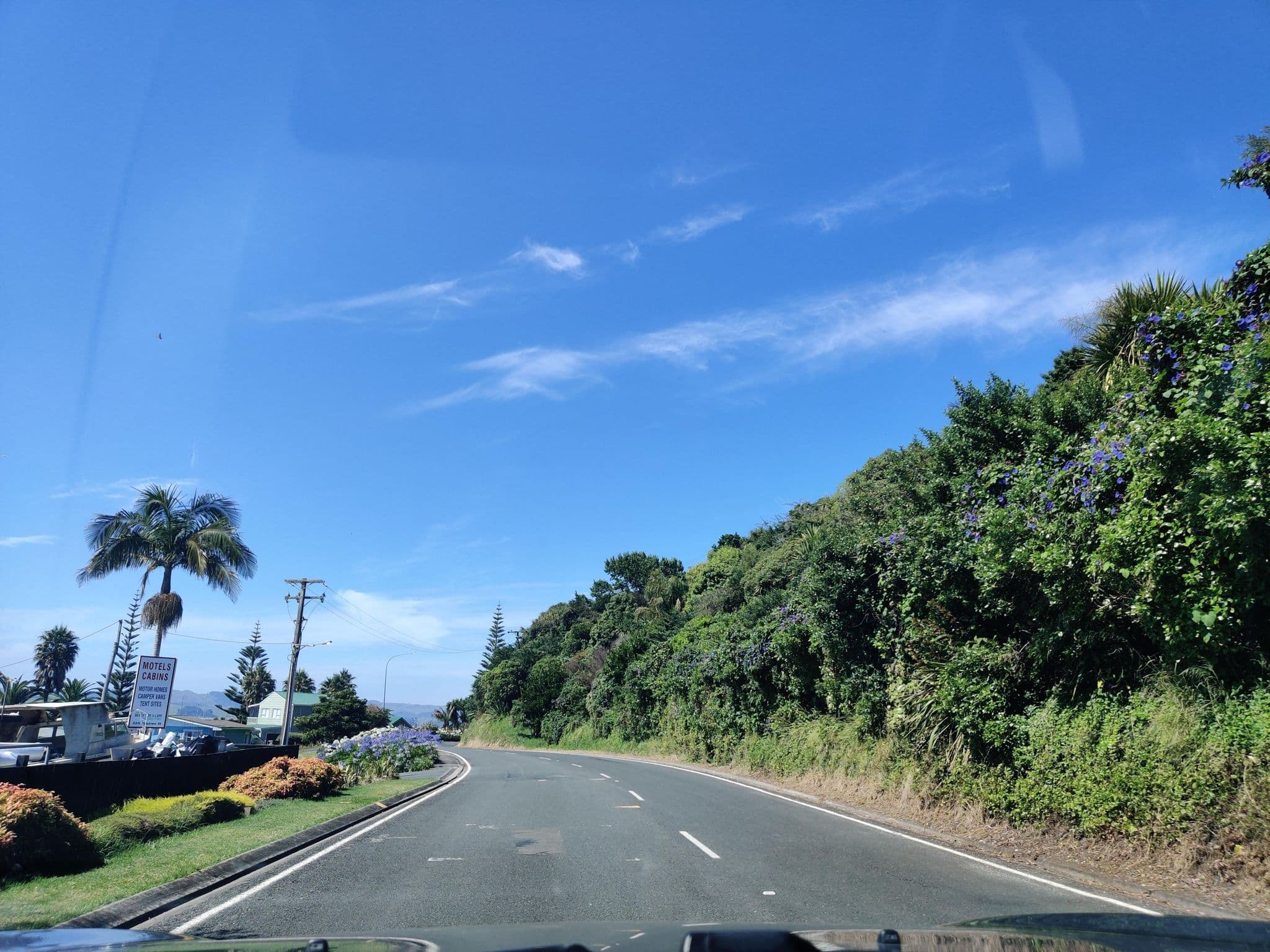Street view near Kawhia Beachside S-cape Holiday Park, Raglan — © elphix (CC BY-SA · Mapillary)