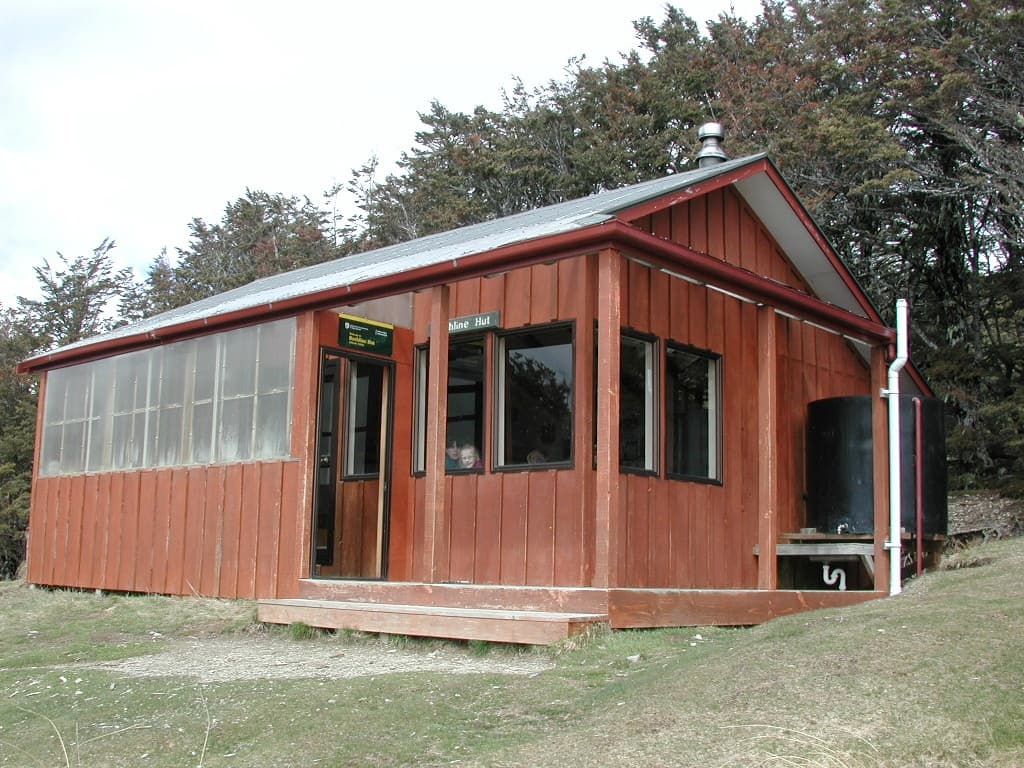 Bushline Hut (via Wikimedia Commons, Public domain)