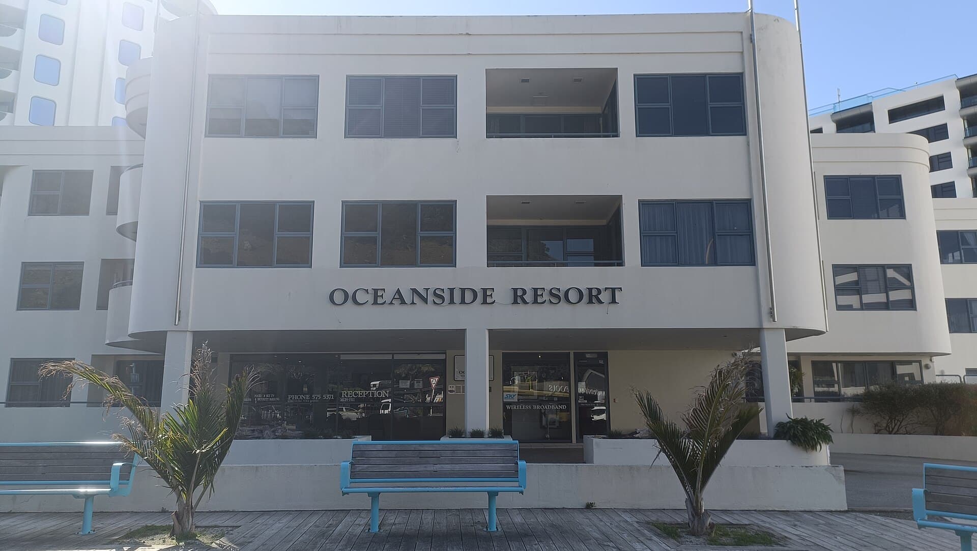 Oceanside Resort & Twin Towers (via Wikimedia Commons, CC BY-SA 3.0)