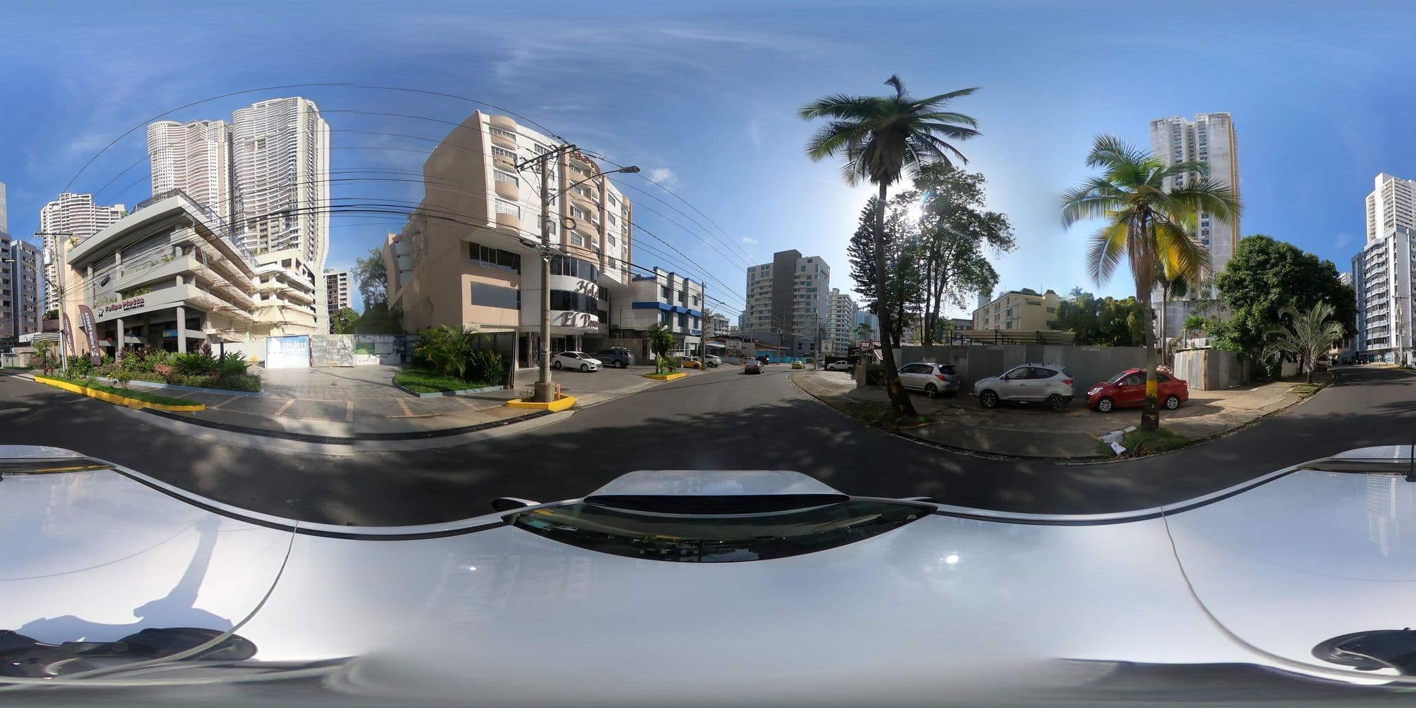 Street view near Hotel El Parador, Panama City — © kaart_4 (CC BY-SA · Mapillary)