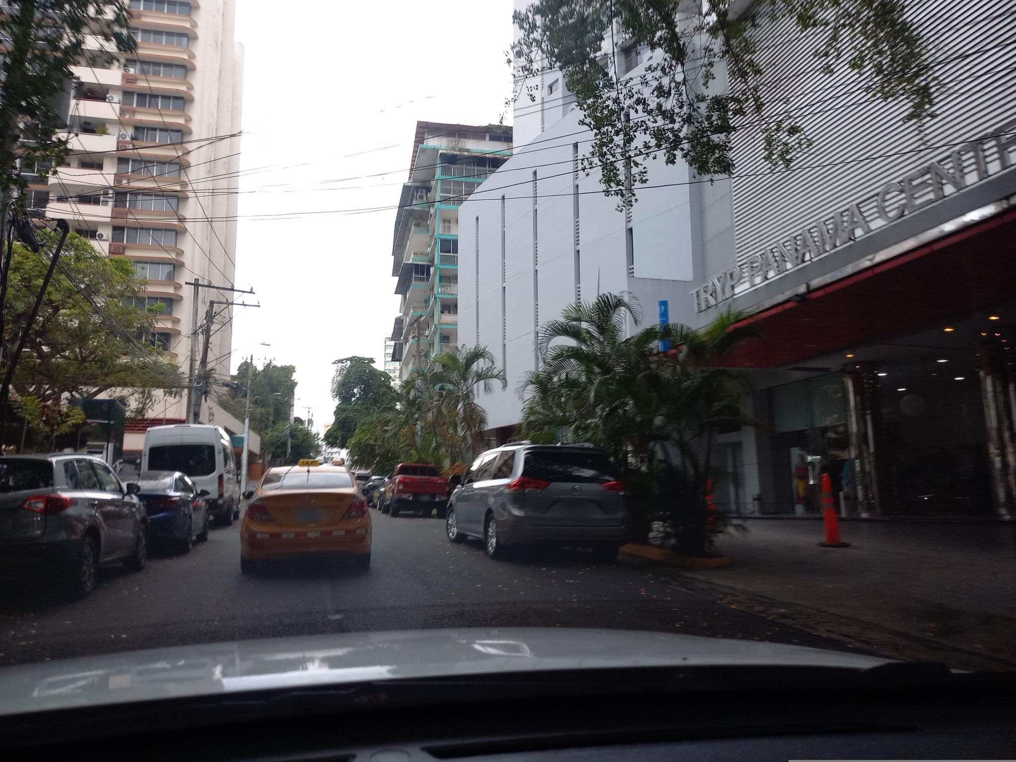 Street view near Tryp Panamá Centro, Panama City — © edward (CC BY-SA · Mapillary)