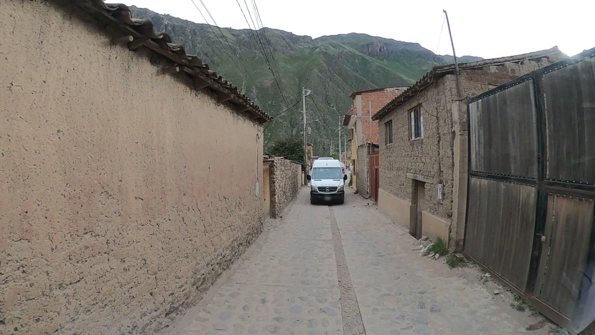 Street view near Samanapaq, Ollantaytambo — © jaderbavaresco (CC BY-SA · Mapillary)