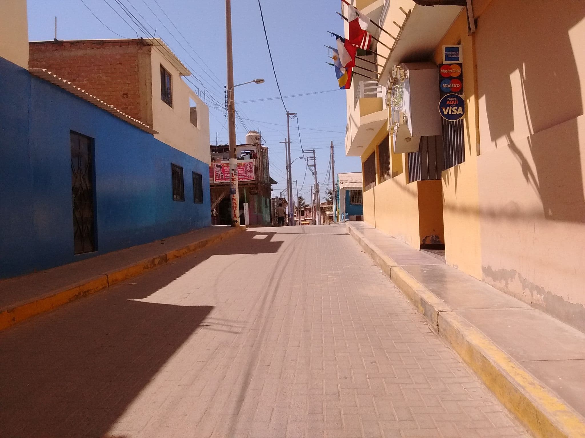 Street view near Hotel Gran Caimán, Máncora