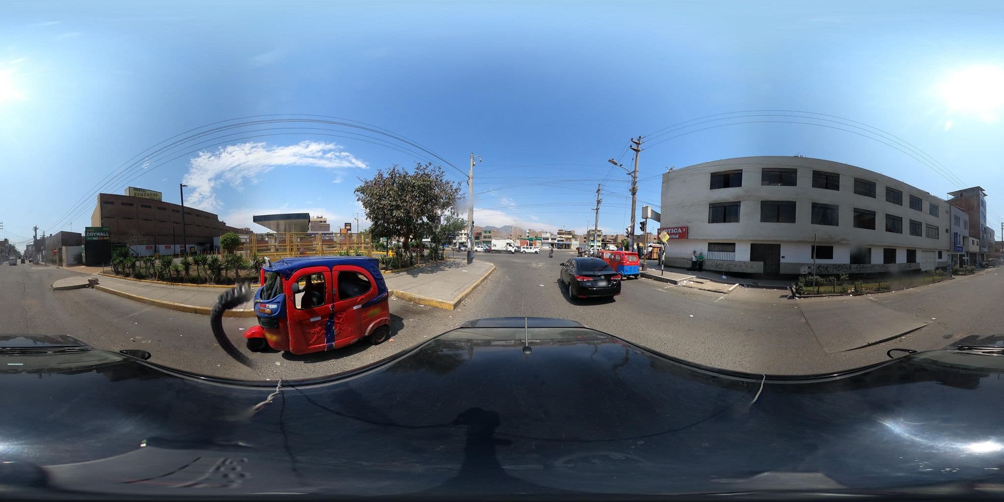Street view near Hostal Momentos, Independencia — © kaart_2 (CC BY-SA · Mapillary)