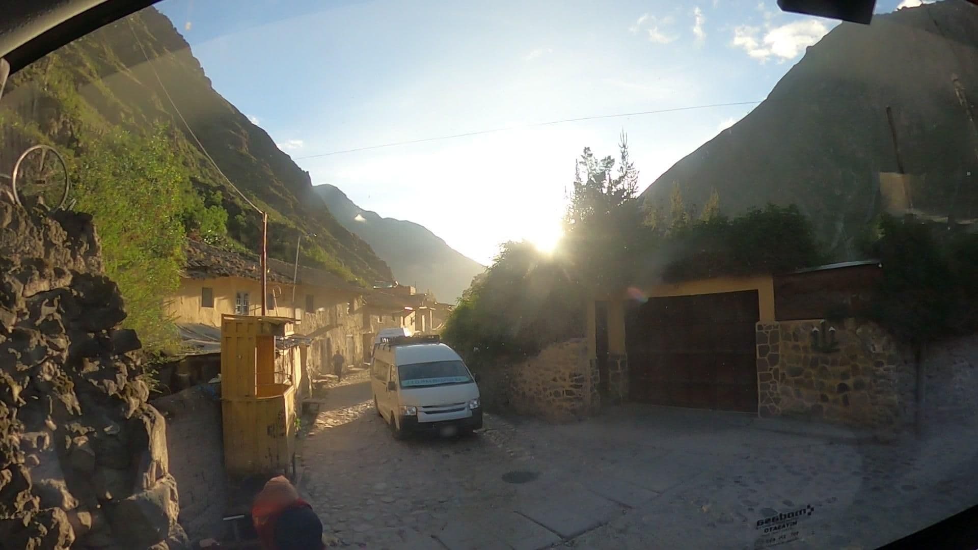 Street view near Hostal Huayruros, Ollantaytambo — © jaderbavaresco (CC BY-SA · Mapillary)