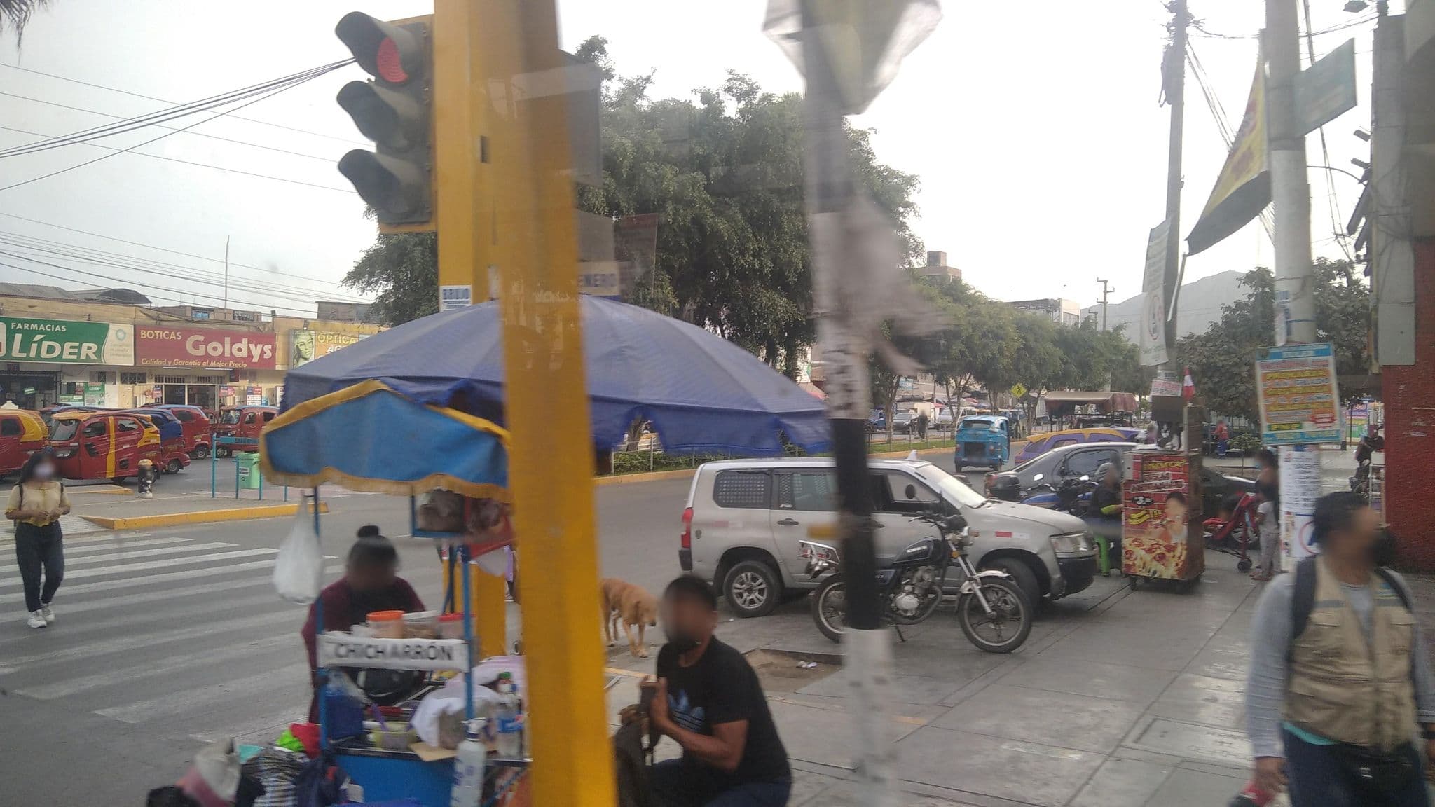 Street view near Hostal Vesos, Independencia — © ovruni (CC BY-SA · Mapillary)