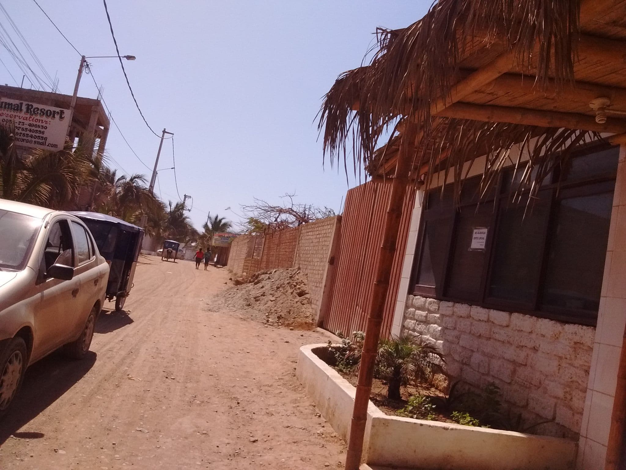Street view near Hostal Akumal, Máncora