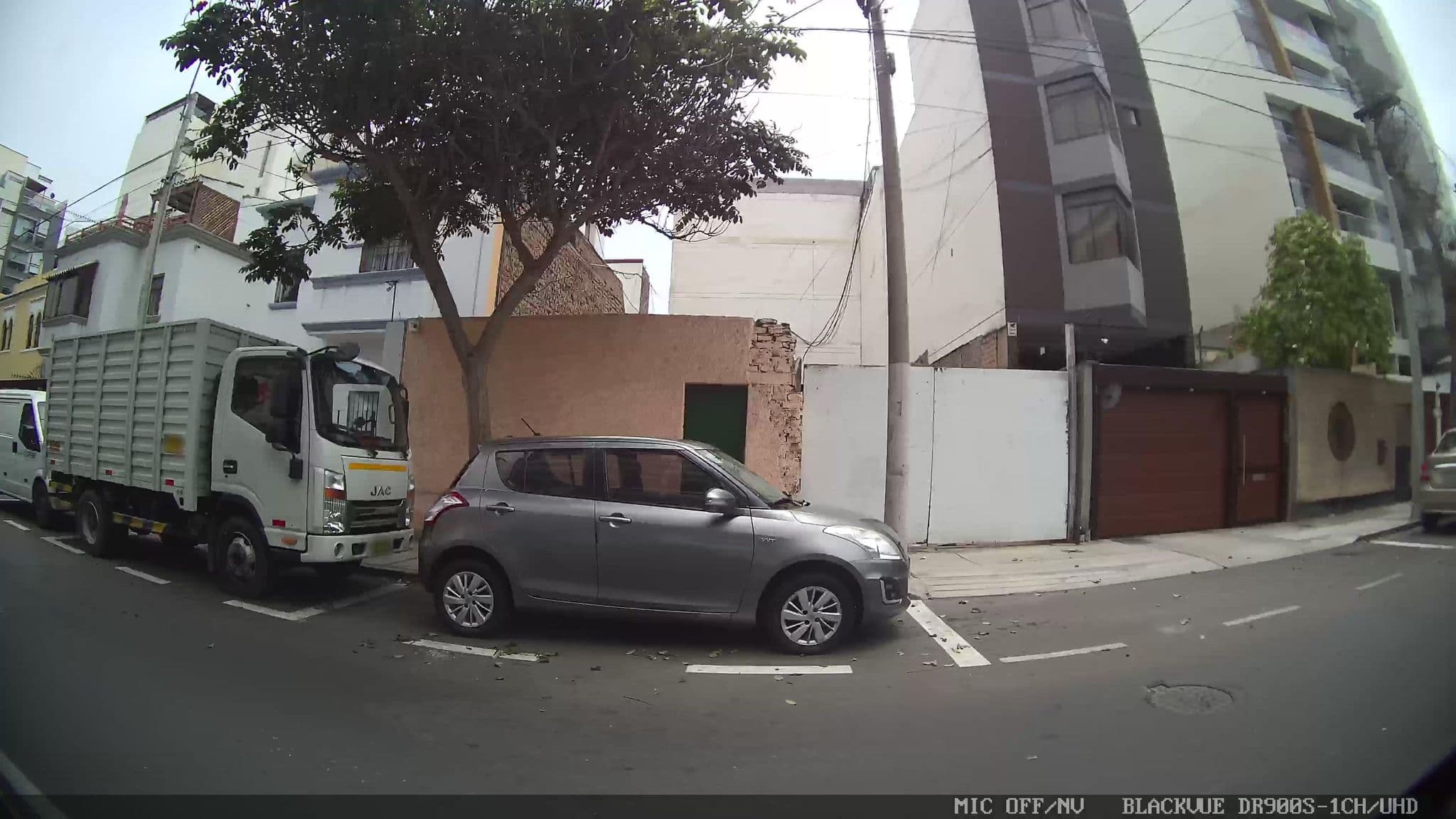 Street view near Tripper Monkey House, Miraflores