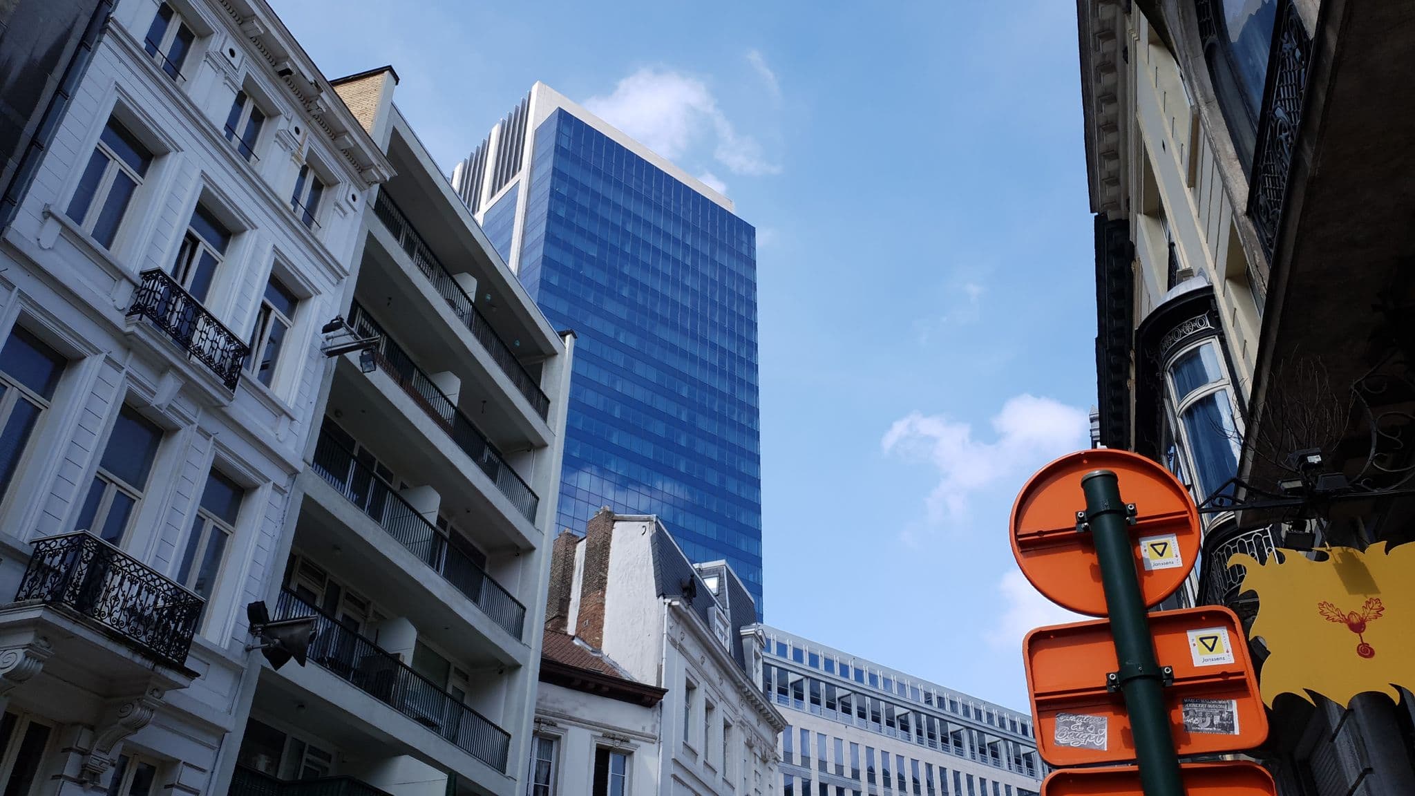 Street view near Sasha Royale, Saint-Josse-ten-Noode — © filipc (CC BY-SA · Mapillary)