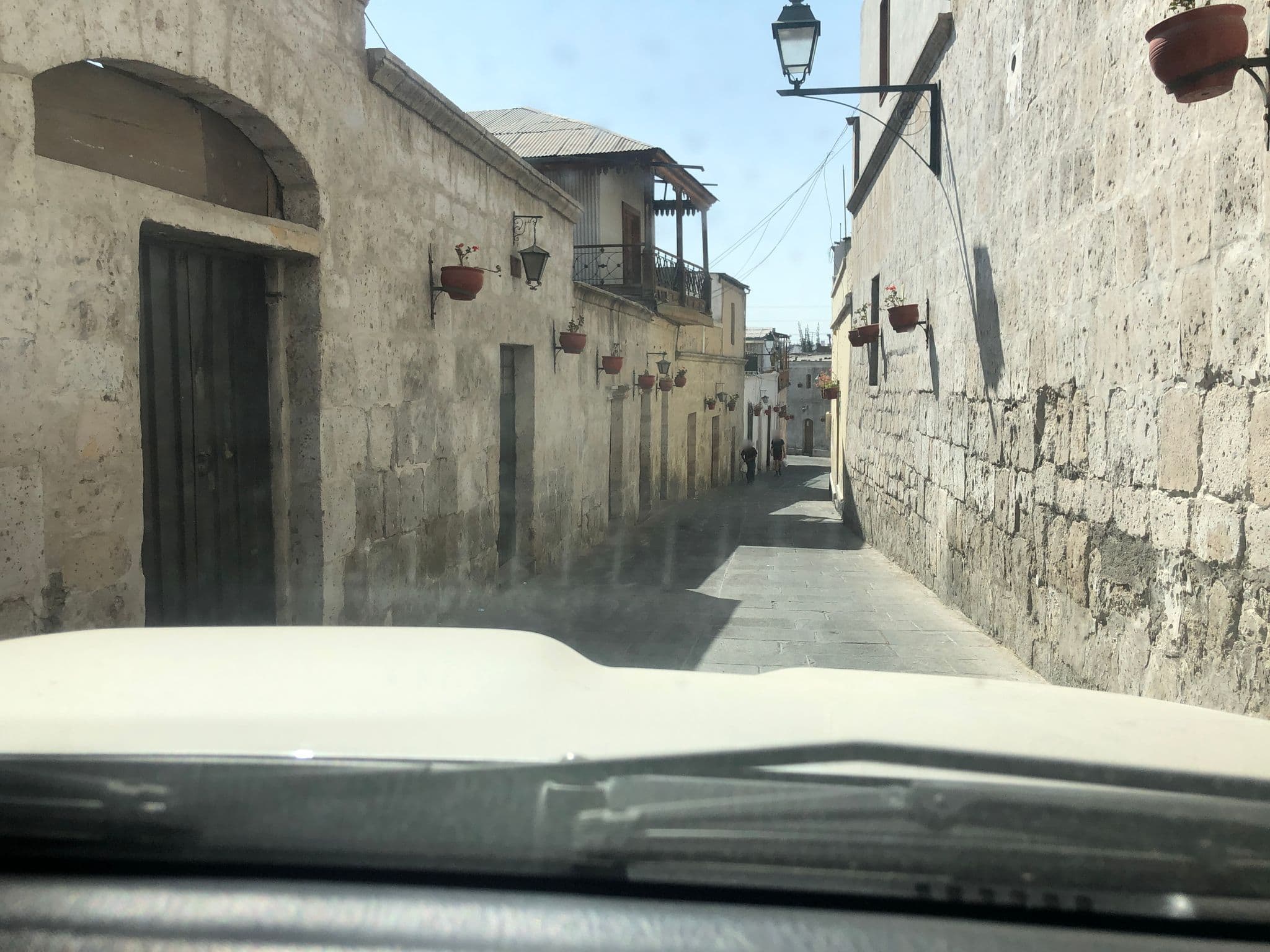 Street view near Maison du Soleil, Arequipa