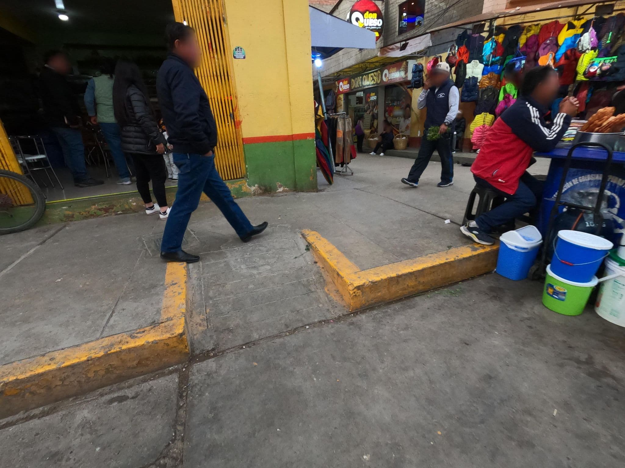 Street view near Hostal Imperio, Huaraz
