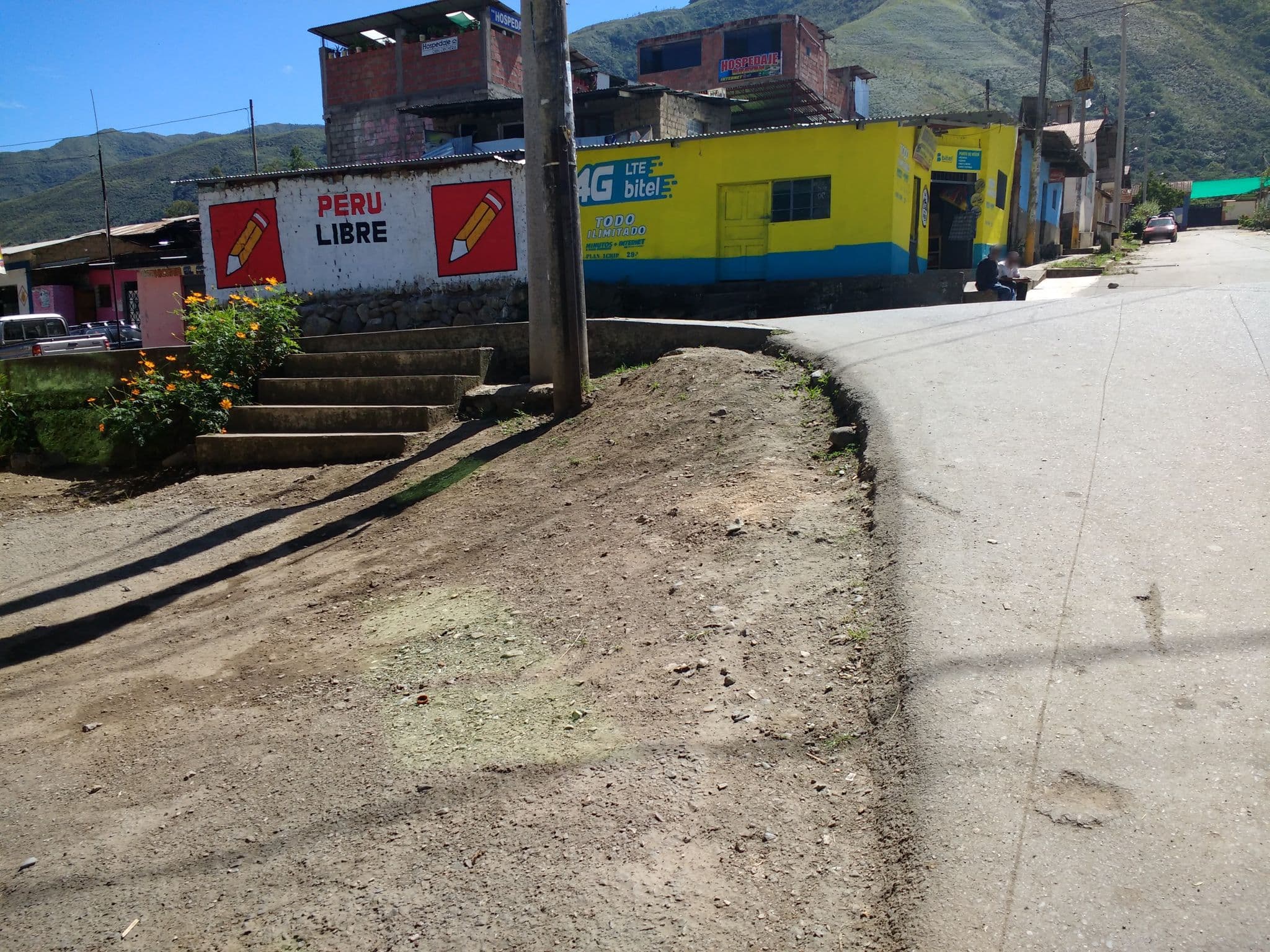 Street view near Dulce amanecer, Machupicchu