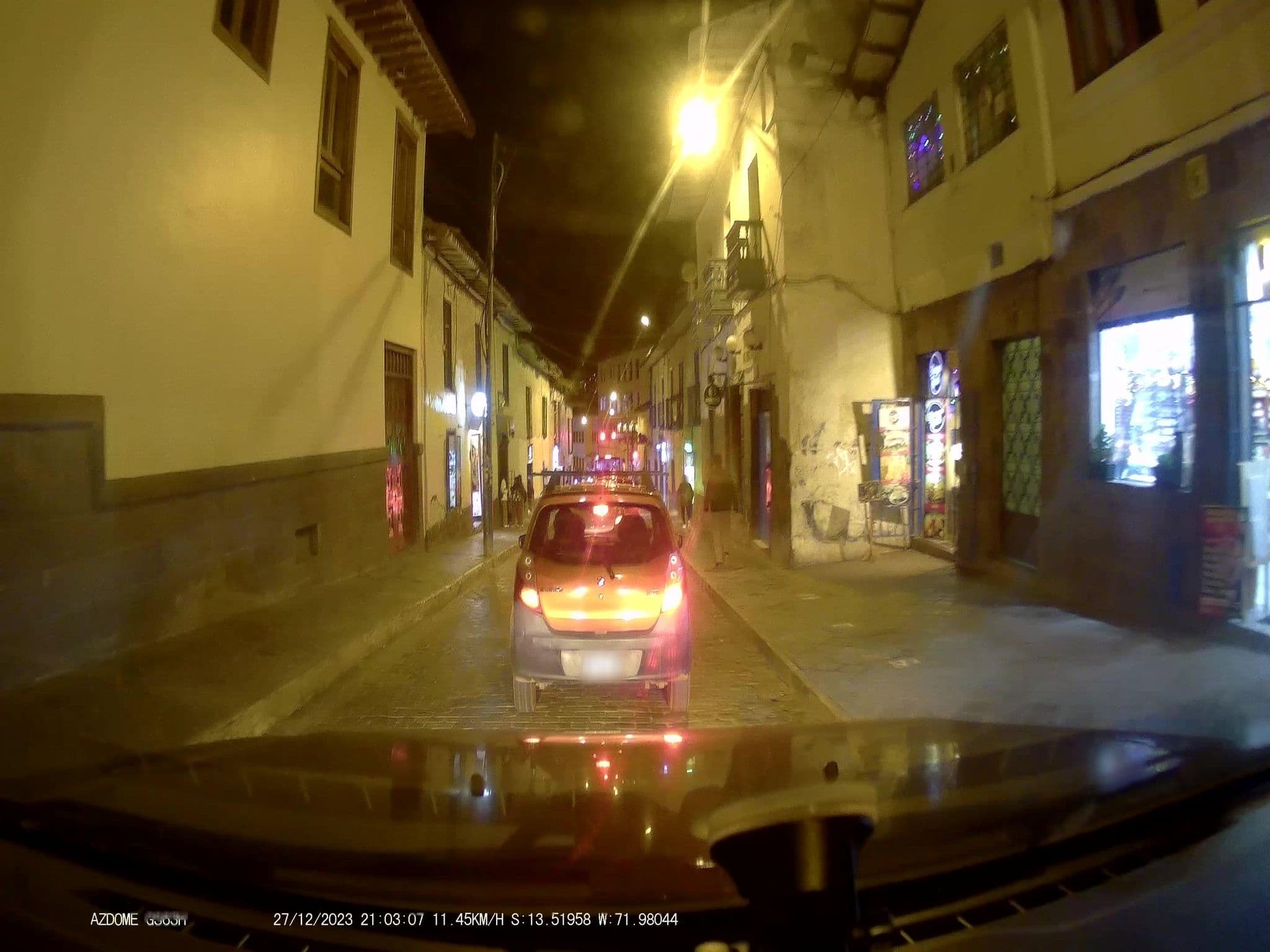 Street view near Black Llama, Santiago — © jaderbavaresco (CC BY-SA · Mapillary)