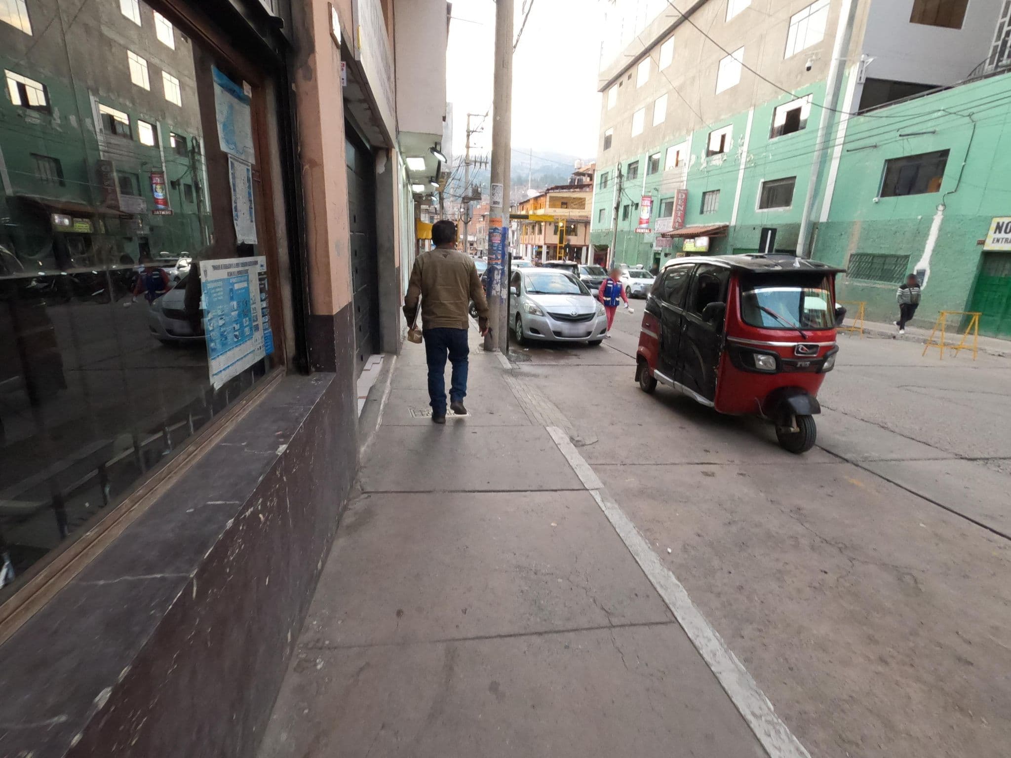 Street view near Hostal Concorde, Huaraz