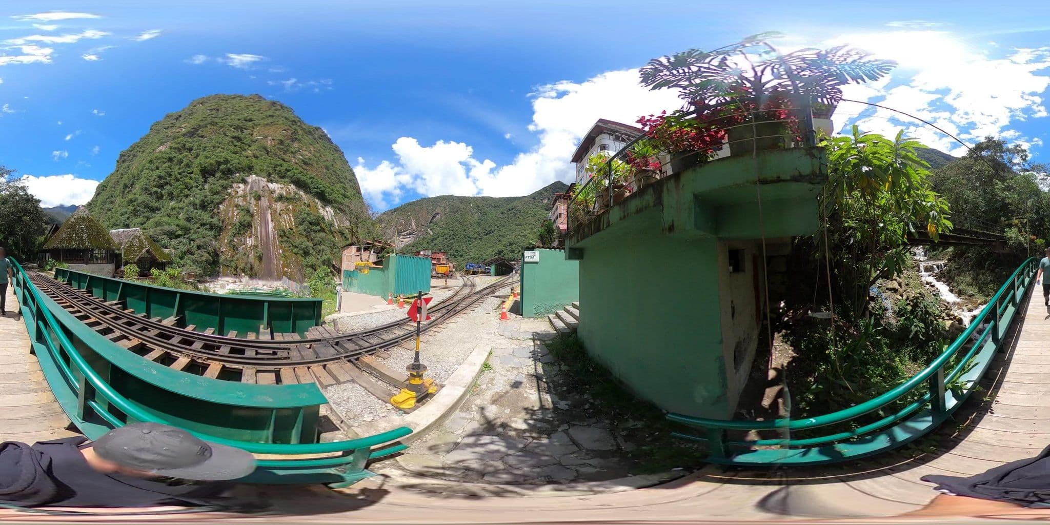 Street view near La Payacha, Machupicchu